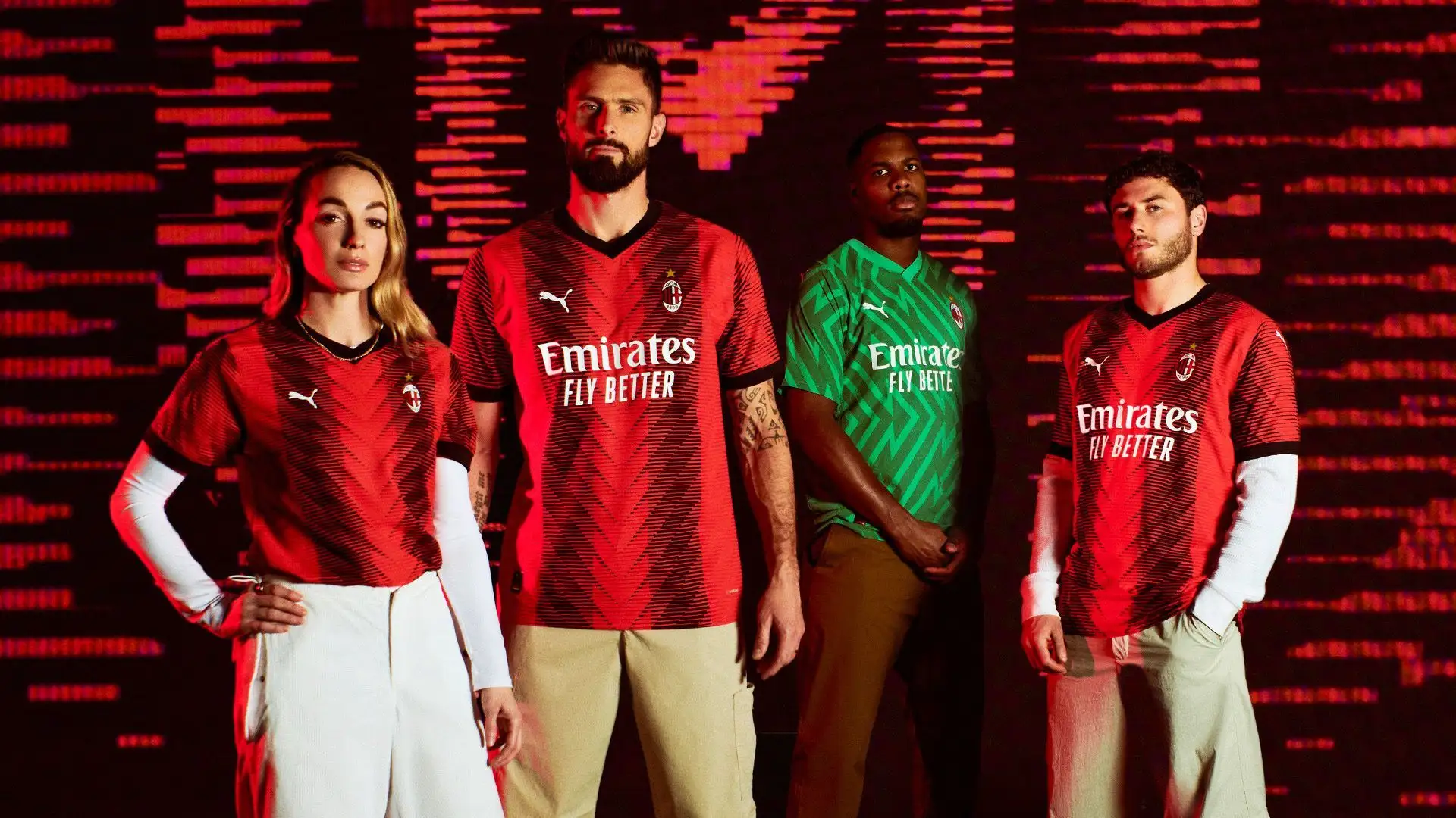 Entrambe le maglie sono realizzate con materiali riciclati al 100%