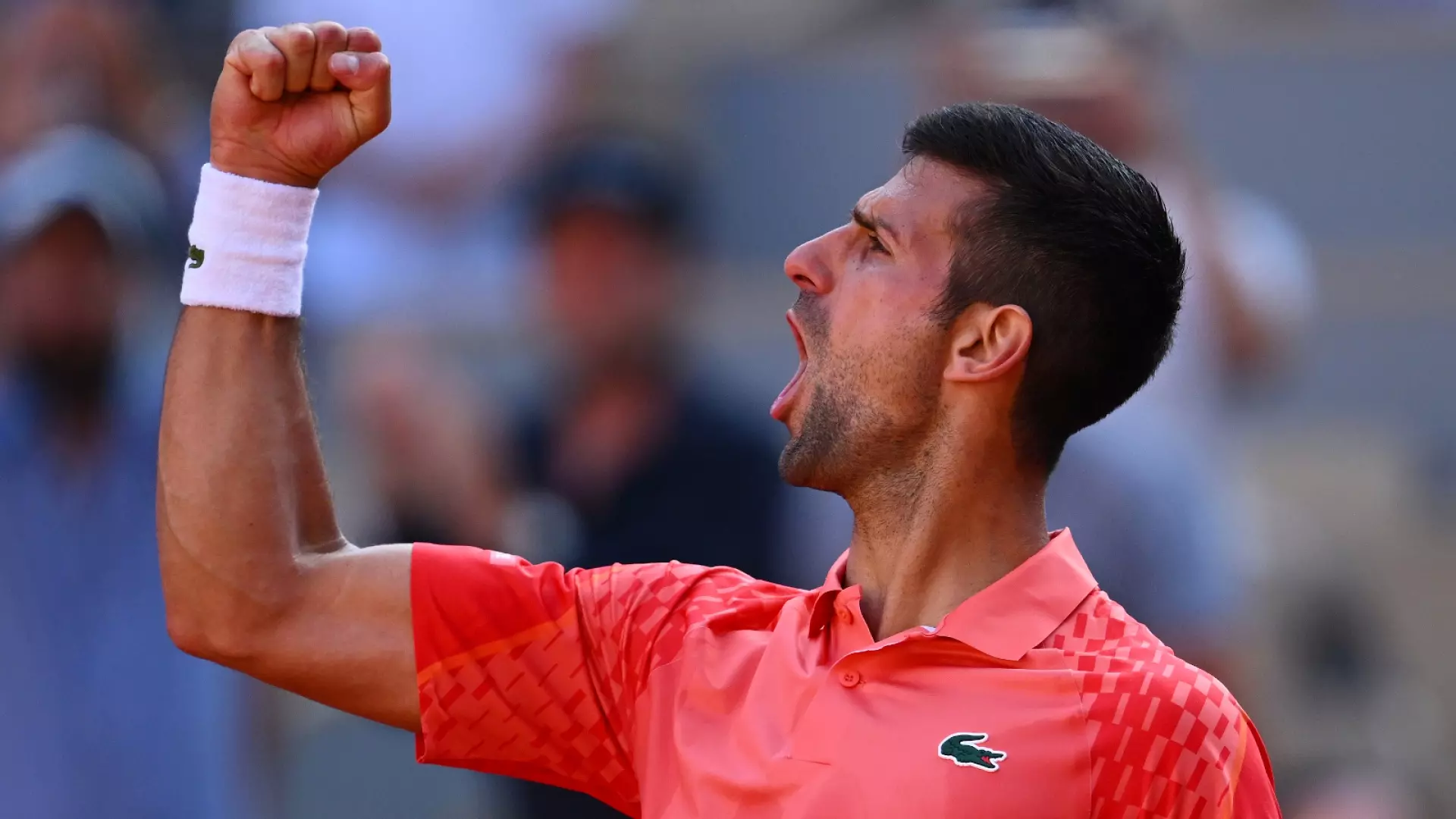 Roland Garros, Novak Djokovic batte in rimonta il giustiziere di Lorenzo Sonego
