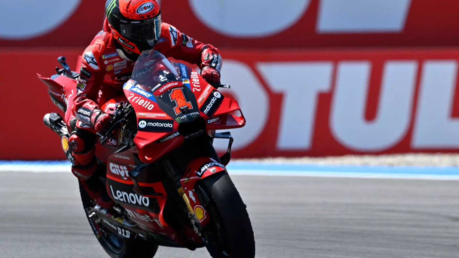 Gp d’Olanda MotoGp: Pecco Bagnaia trionfa, è doppietta tricolore con Marco Bezzecchi