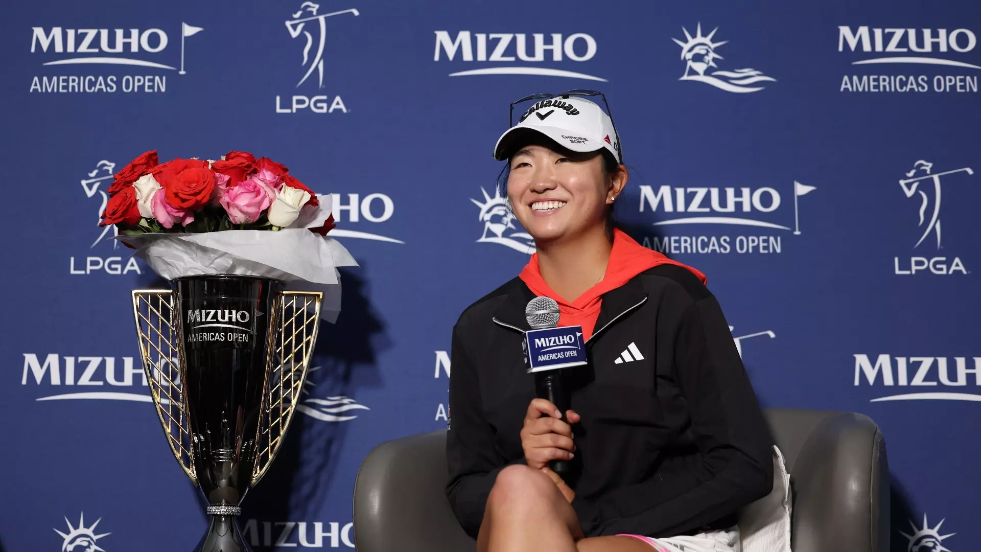 Golf, capolavoro di Rose Zhang: vince al debutto in LPGA