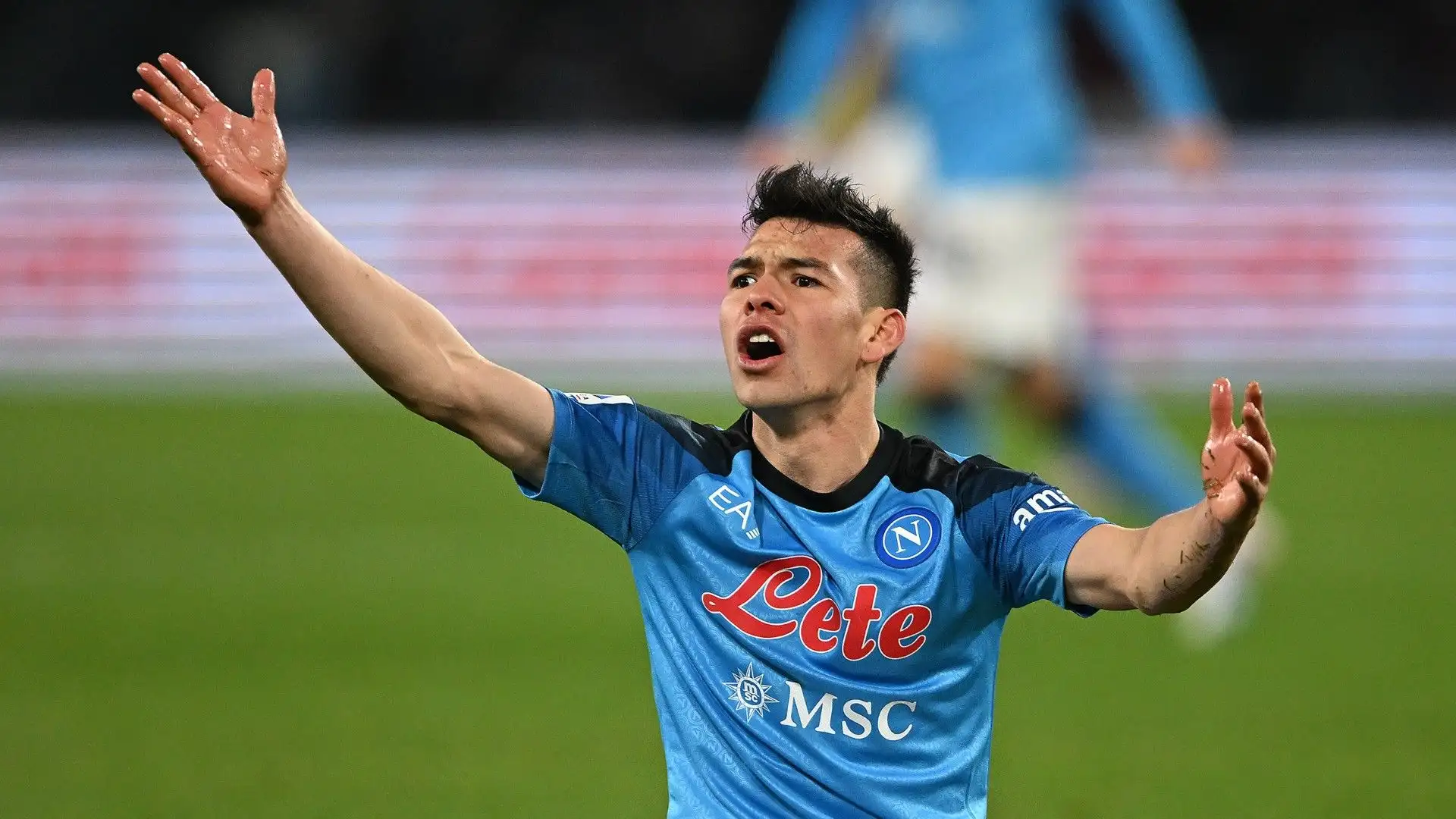 Lozano non rinnoverà il contratto con il Napoli in scadenza nel 2024 e pare abbia già dato l'ok per il trasferimento in terra saudita

