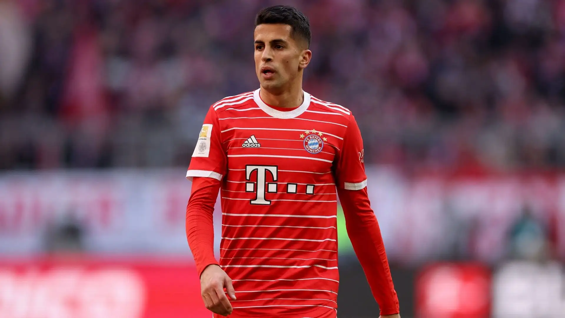 A causa dell'elevato ingaggio che Cancelo percepisce dal Manchester City, un suo trasferimento è difficile