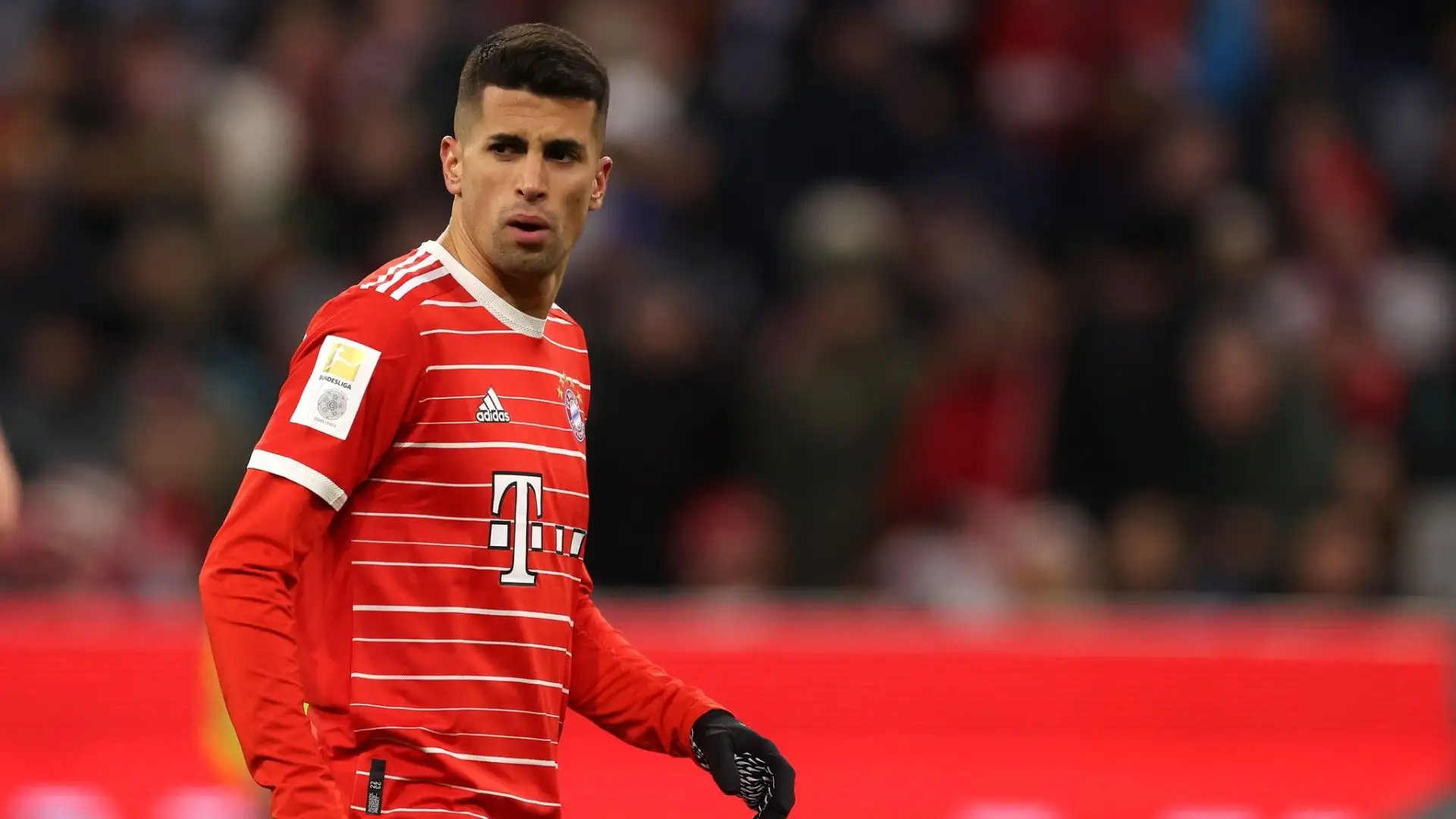 Non è semplice la situazione che sta vivendo l'ex difensore della Juventus