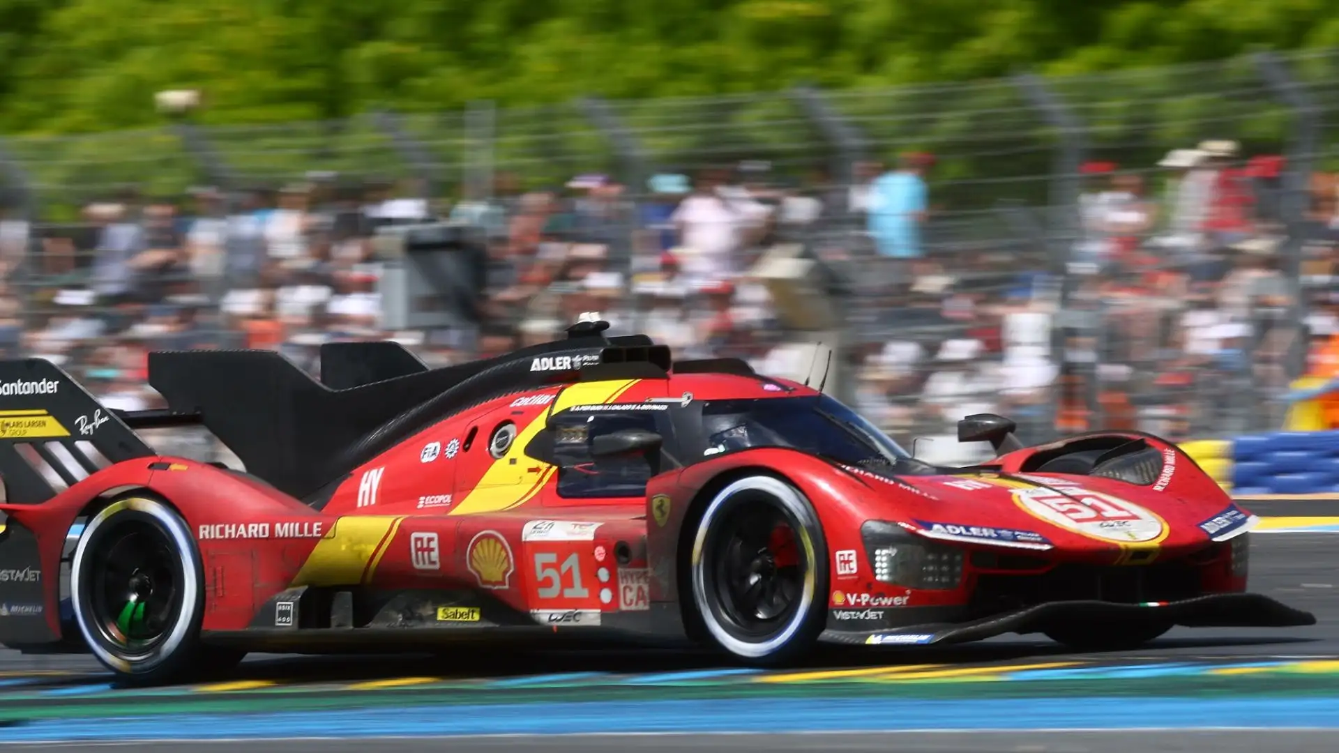 Il trio ha preceduto la squadra Toyota, che si era aggiudicata la prestigiosa gara di endurance l'anno scorso