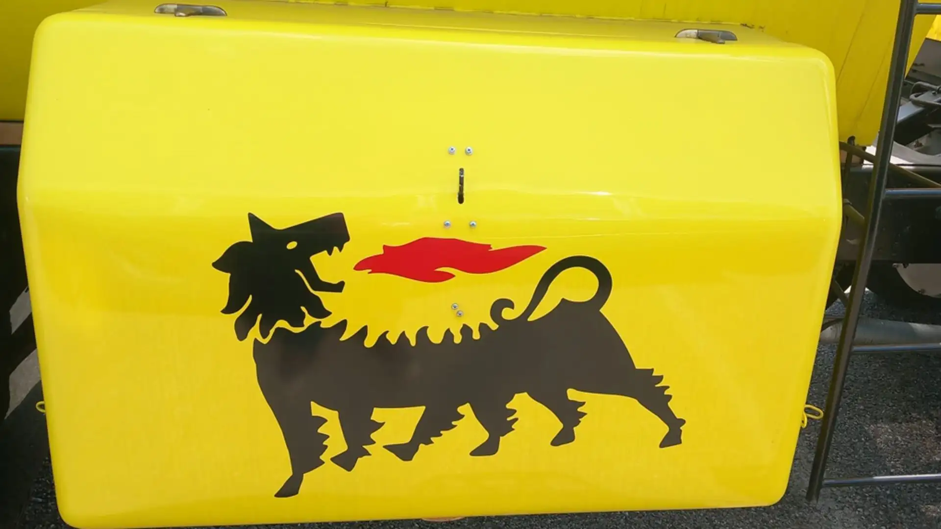 Il celeberrimo cane a sei zampe
