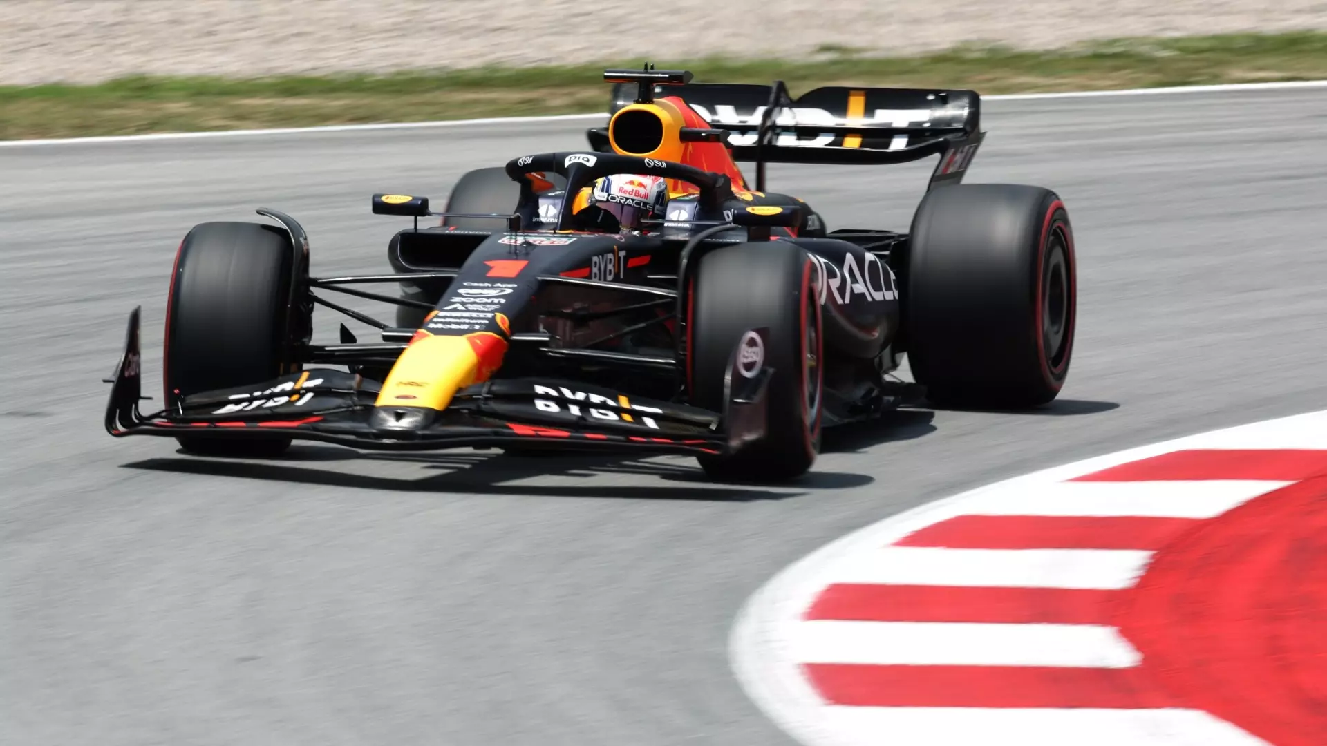 F1, Gp Spagna: prime libere al solito Verstappen
