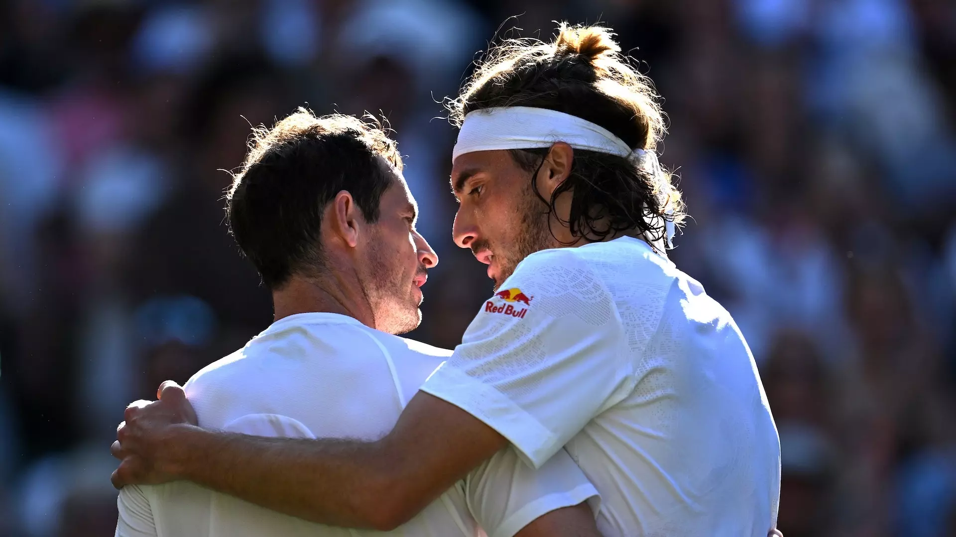 Wimbledon 2023, Stefanos Tsitsipas piega Andy Murray al quinto set. Novak Djokovic agli ottavi
