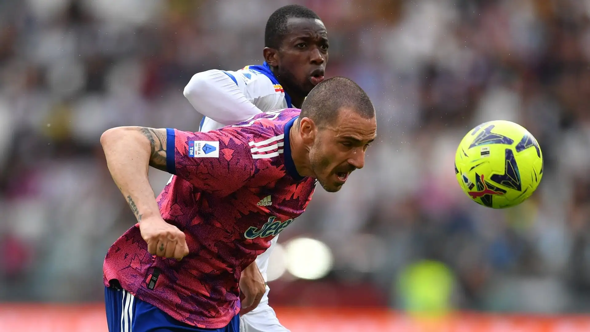 In Arabia Saudita piace moltissimo ma il difensore non è convinto di trasferirsi nella Saudi Pro League
