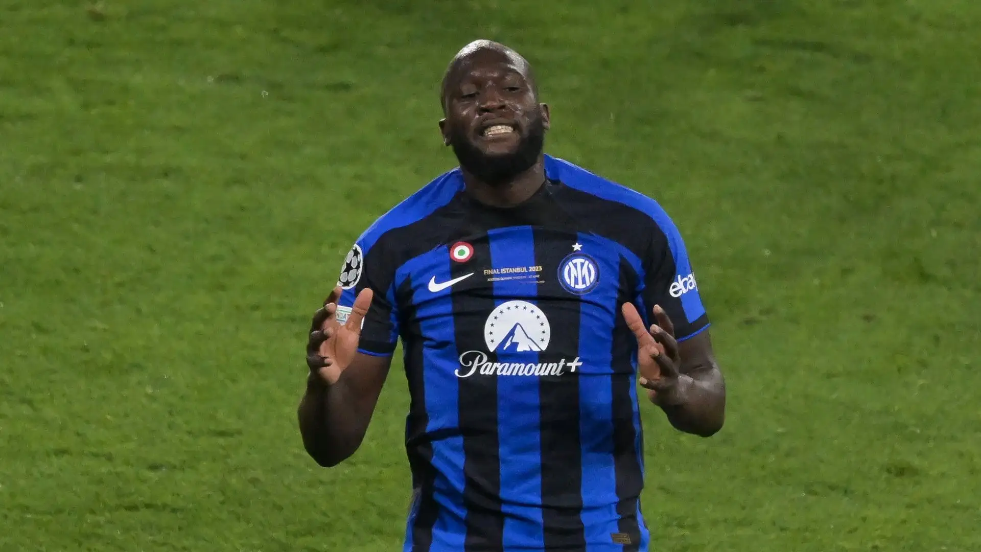 Le bande blu della maglia potrebbero essere bianche nella prossima stagione