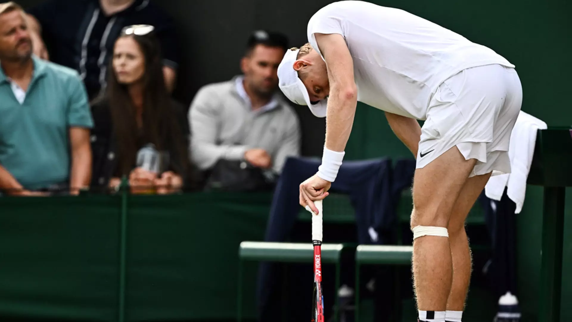 Il ginocchio ferma Shapovalov: “Non camminavo neanche”