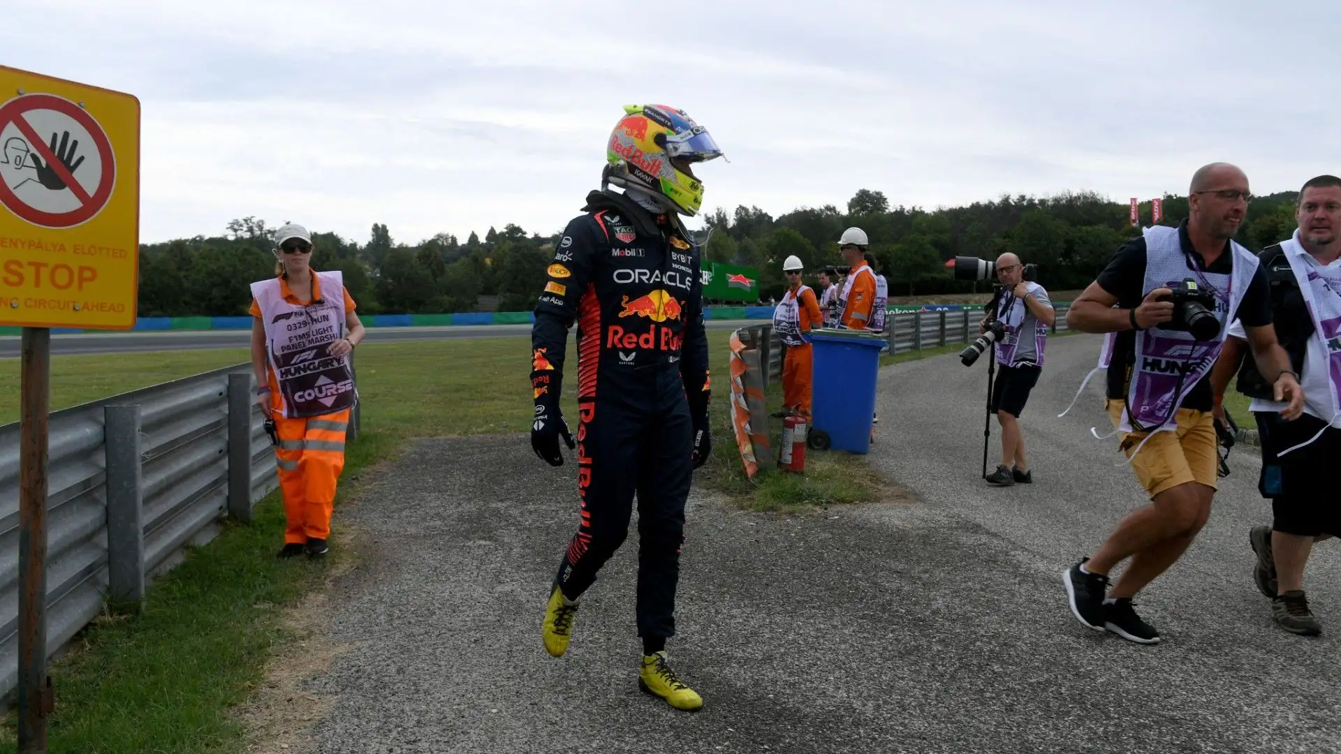 Perez è finito contro le barriere dopo un testacoda
