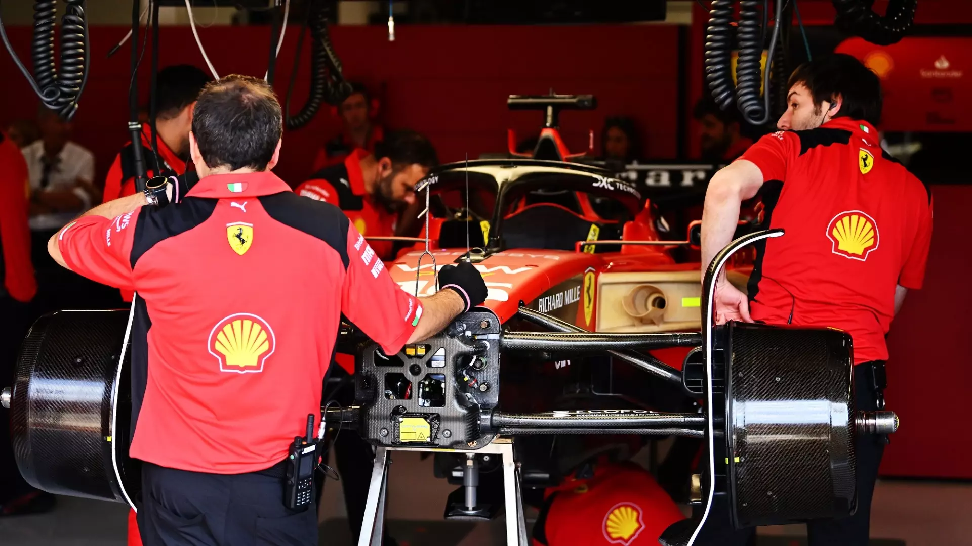 Ferrari, violato il coprifuoco per risolvere i guai di Leclerc