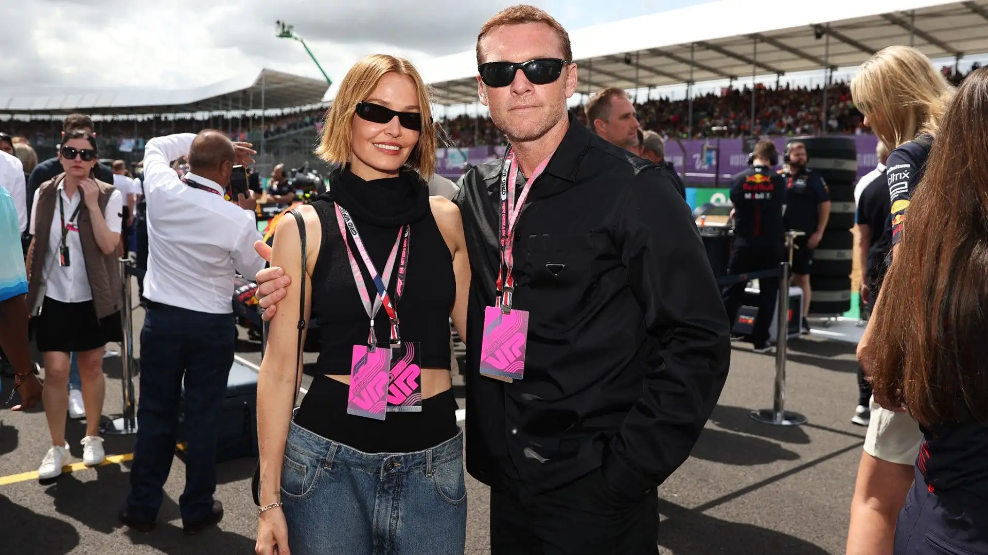 In foto l'attore australiano Sam Worthington accompagnato da Lara Worthington 