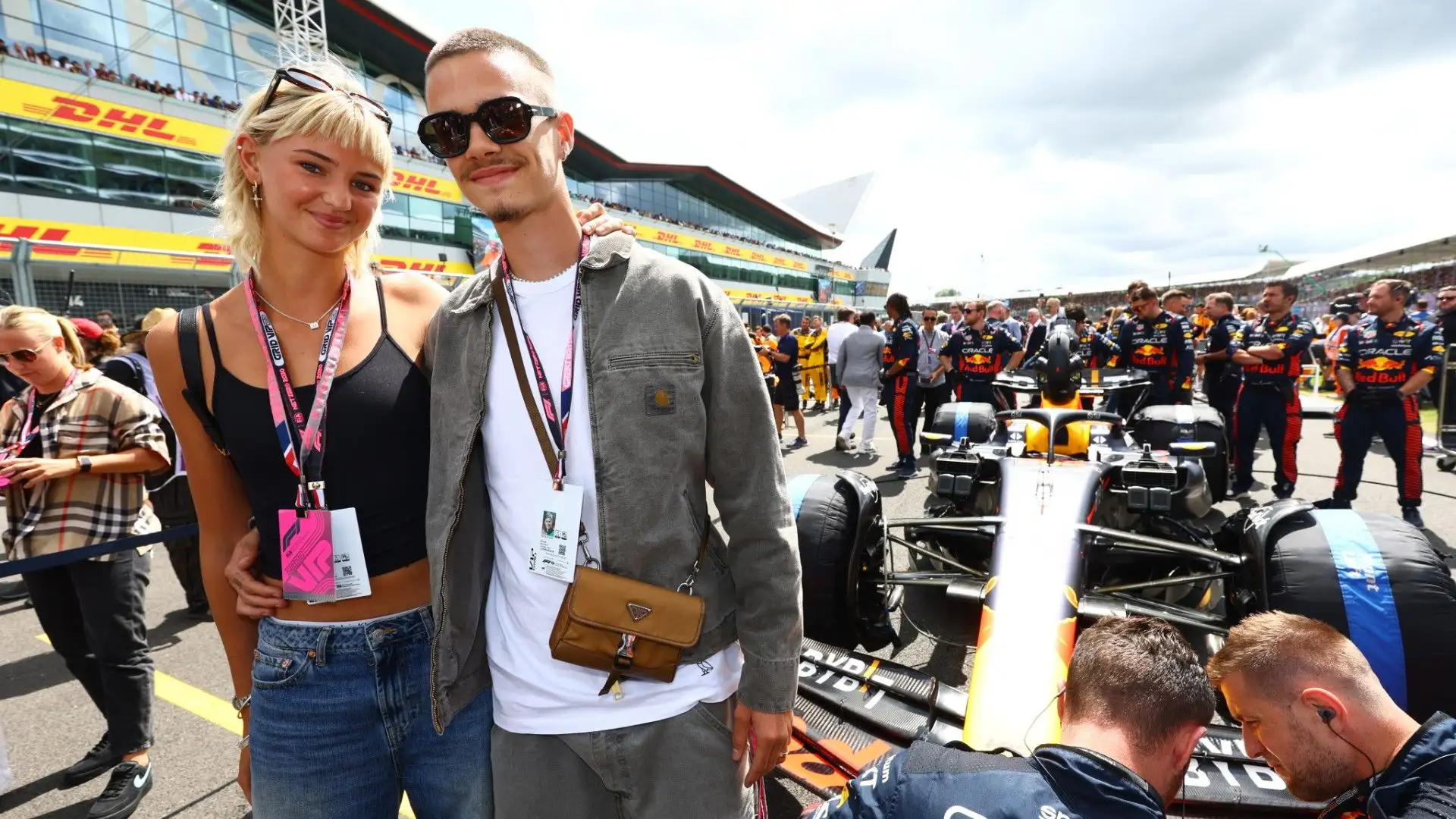 Romeo Beckham in compagnia della sua fidanzata Mia Regan