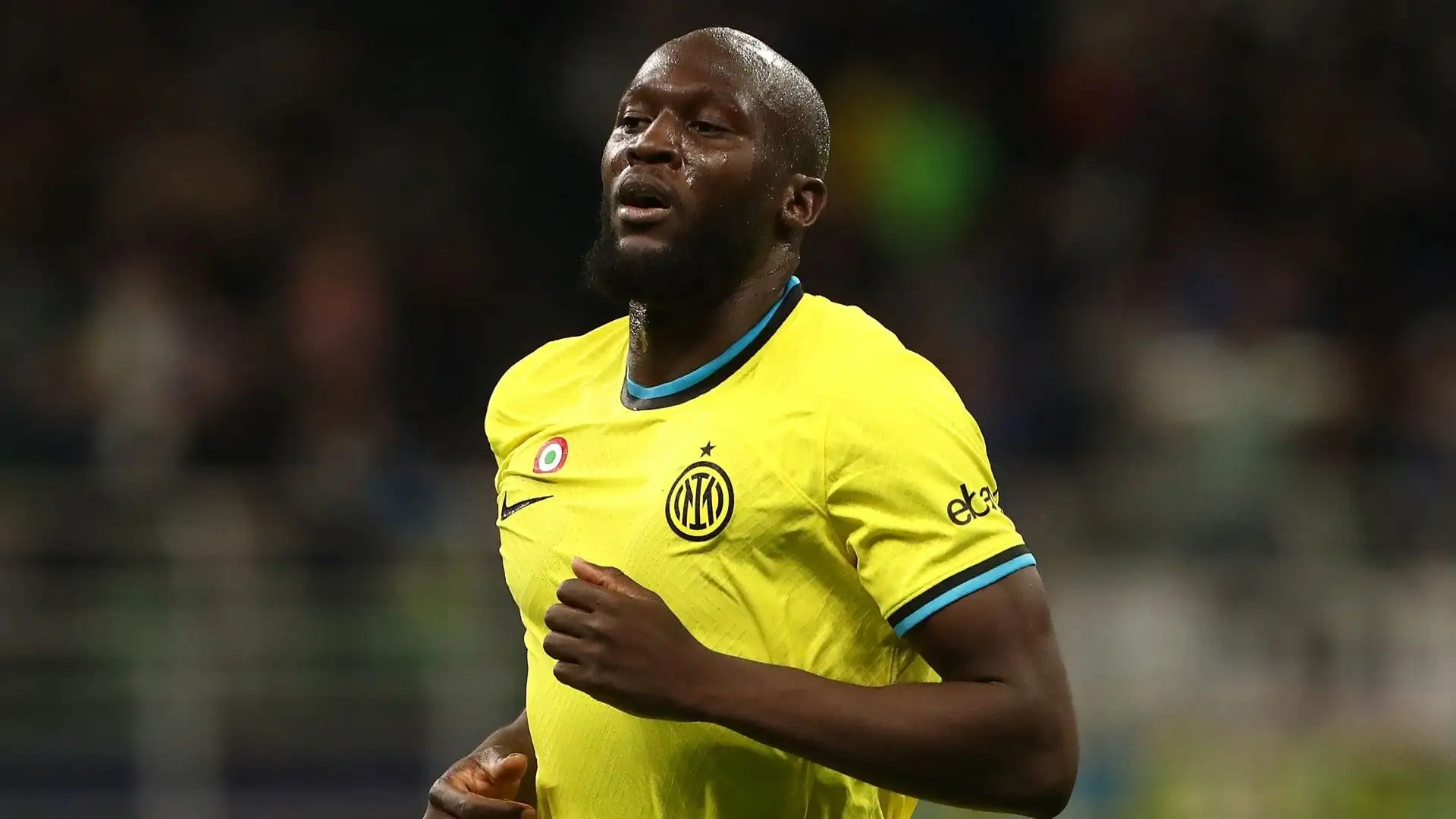 Intanto sui social tantissimi tifosi nerazzurri si sono schierati dalla parte del club: "I campioni vanno, l'Inter rimane" hanno scritto in molti
