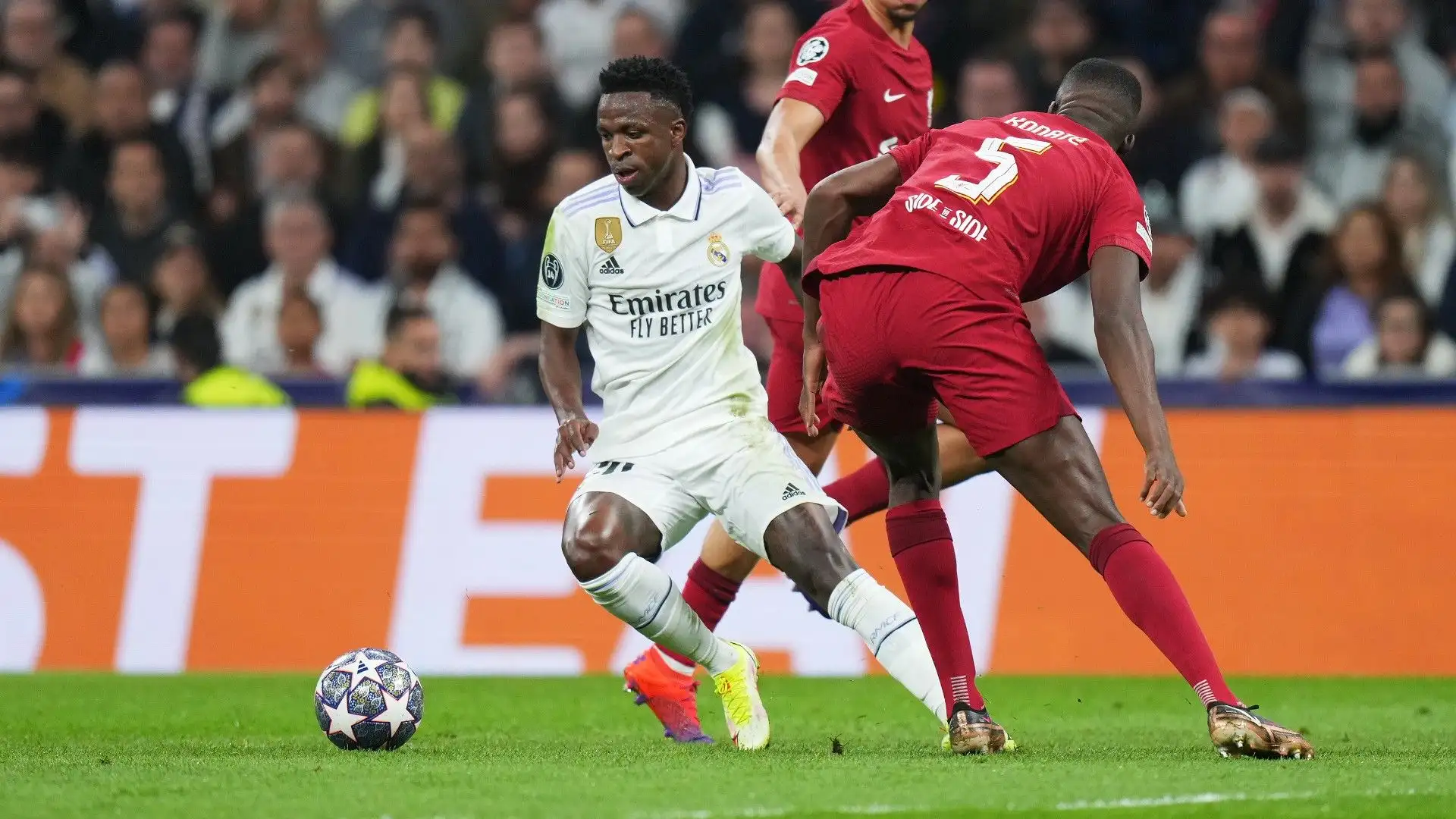 Dotato di grande fisicità, il calciatore è legato al Liverpool con un contratto fino al 2026
