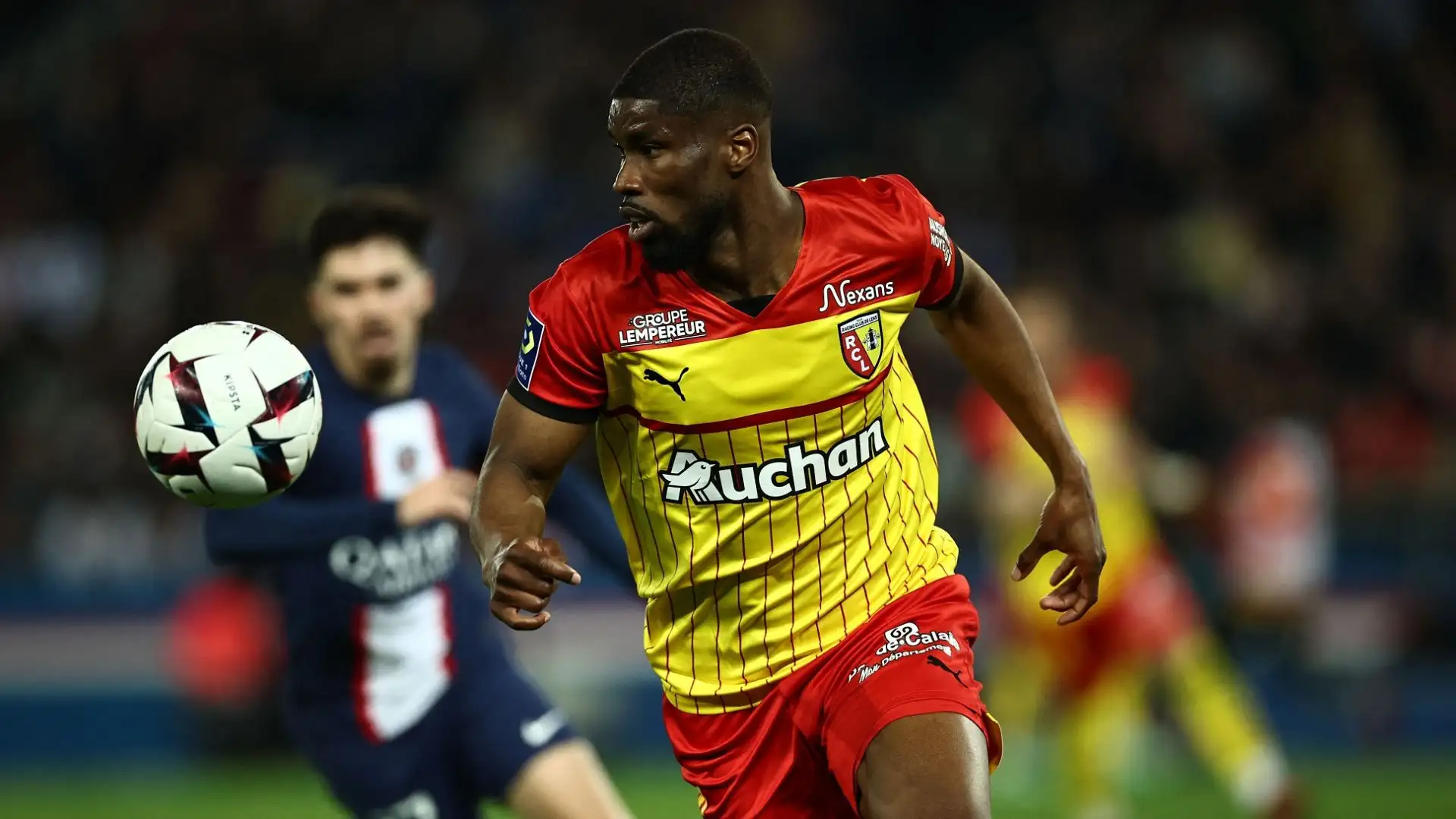 Kevin Danso (Lens): intriga il difensore tedesco classe 1998, ma il Lens sta facendo di tutto per trattenerlo