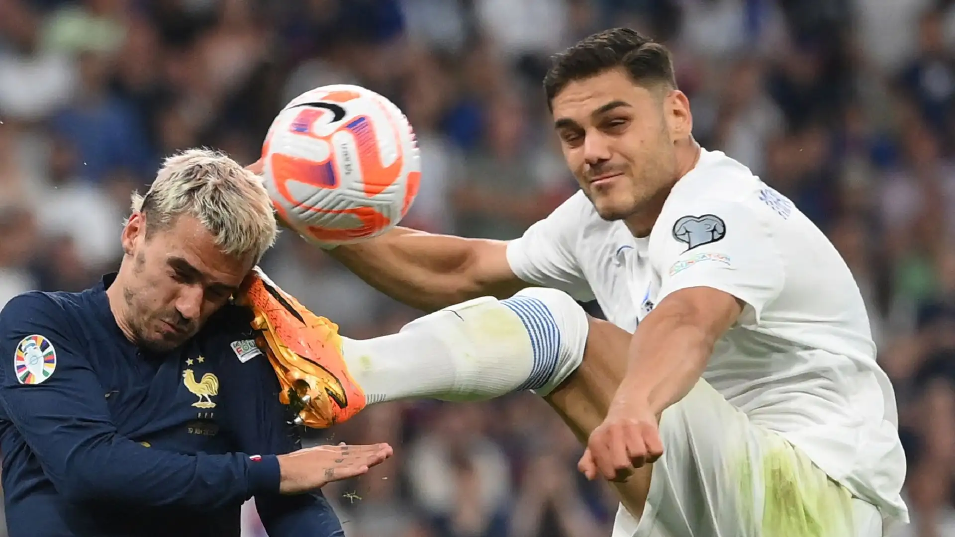 Konstantinos Mavropanos (Stoccarda): il massiccio difensore greco è un nome spuntato nelle ultime ore. Servono 20 milioni