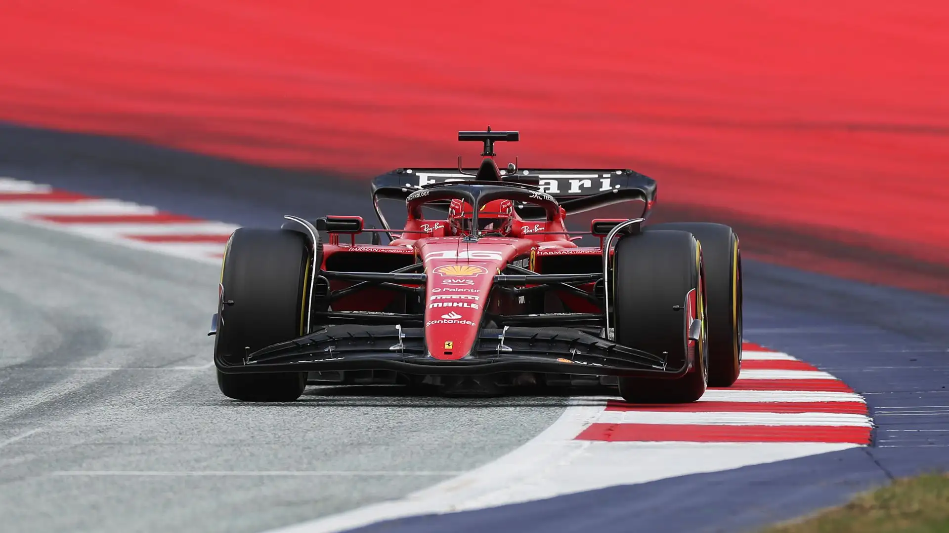 "Quella inglese è una delle mie piste preferite e farò di tutto per puntare alla vittoria" ha proseguito Leclerc.