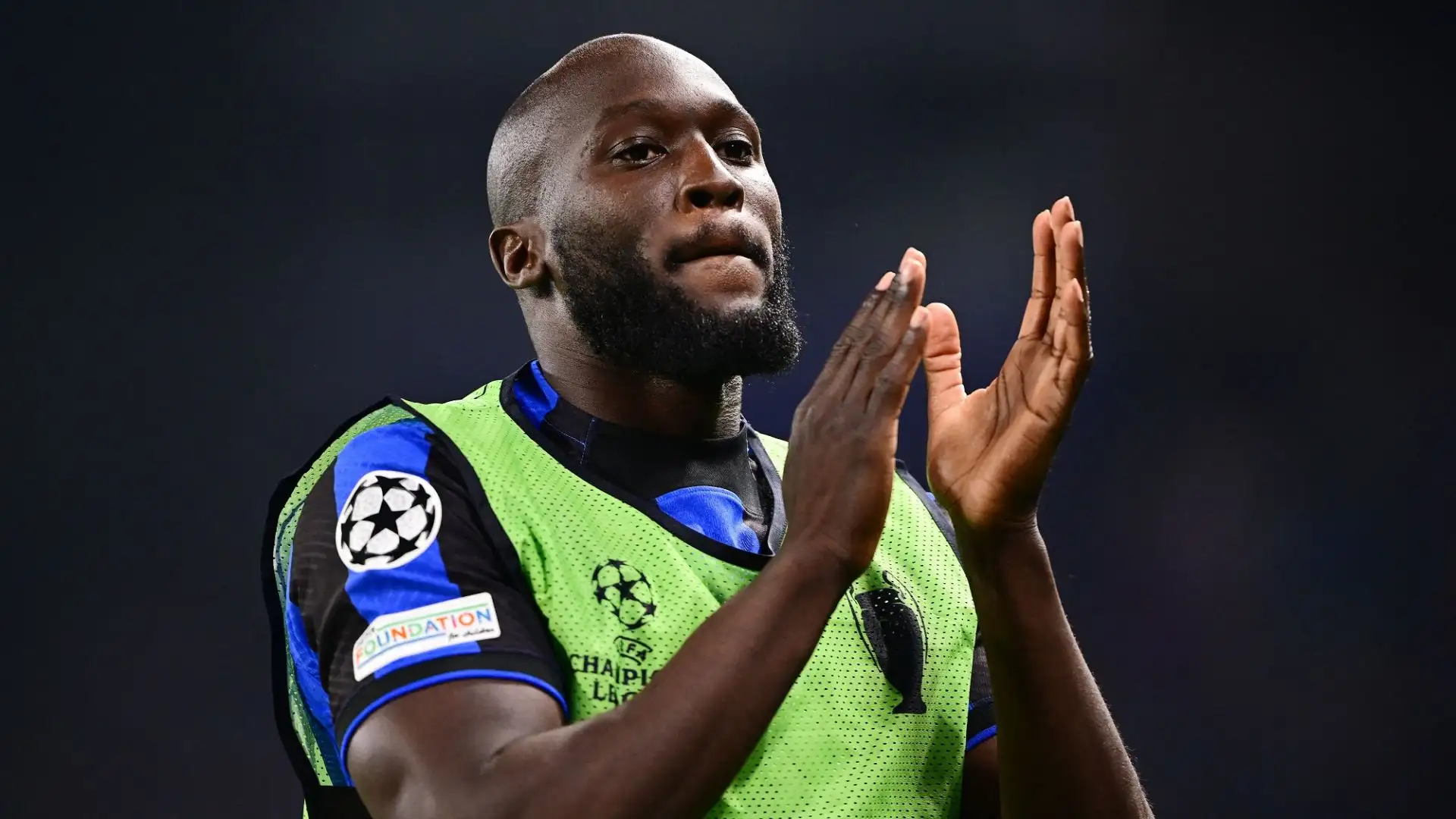 Ma anche lo spogliatoio, irritato dal comportamento del giocatore, sarebbe contrario a perdonarlo dopo il flirt con la Juventus