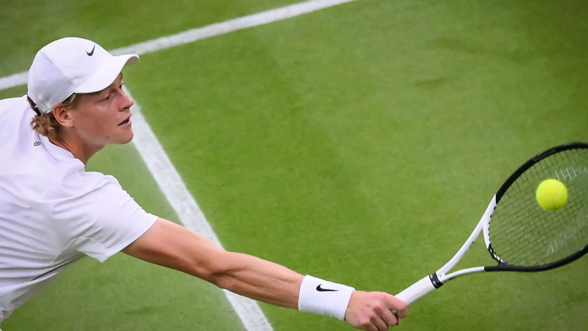 Jannik Sinner vola a Wimbledon: “Mentalità giusta”