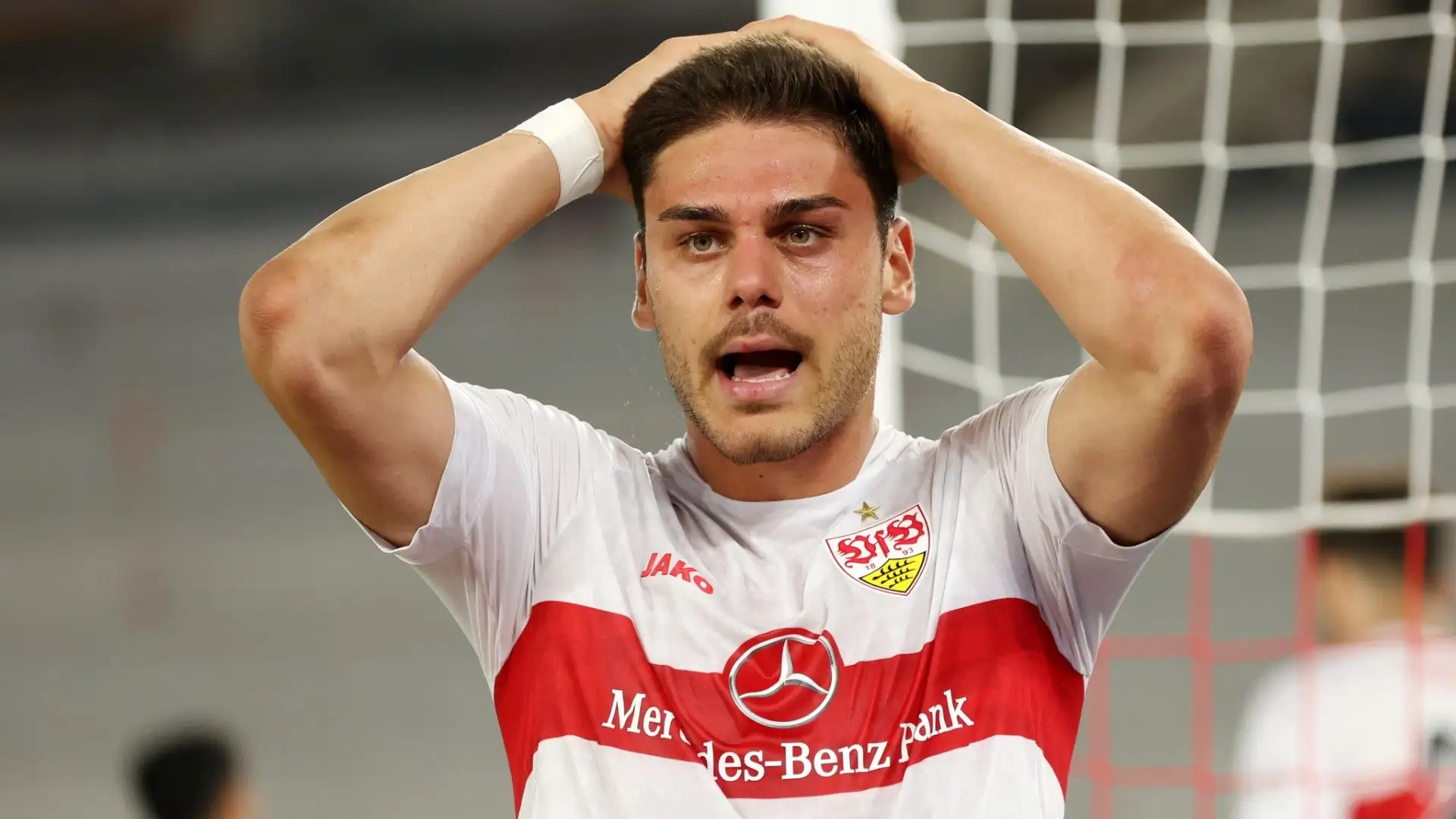 Konstantinos Mavropanos è un nome che piace (e non poco) sia al Napoli che alla Juventus
