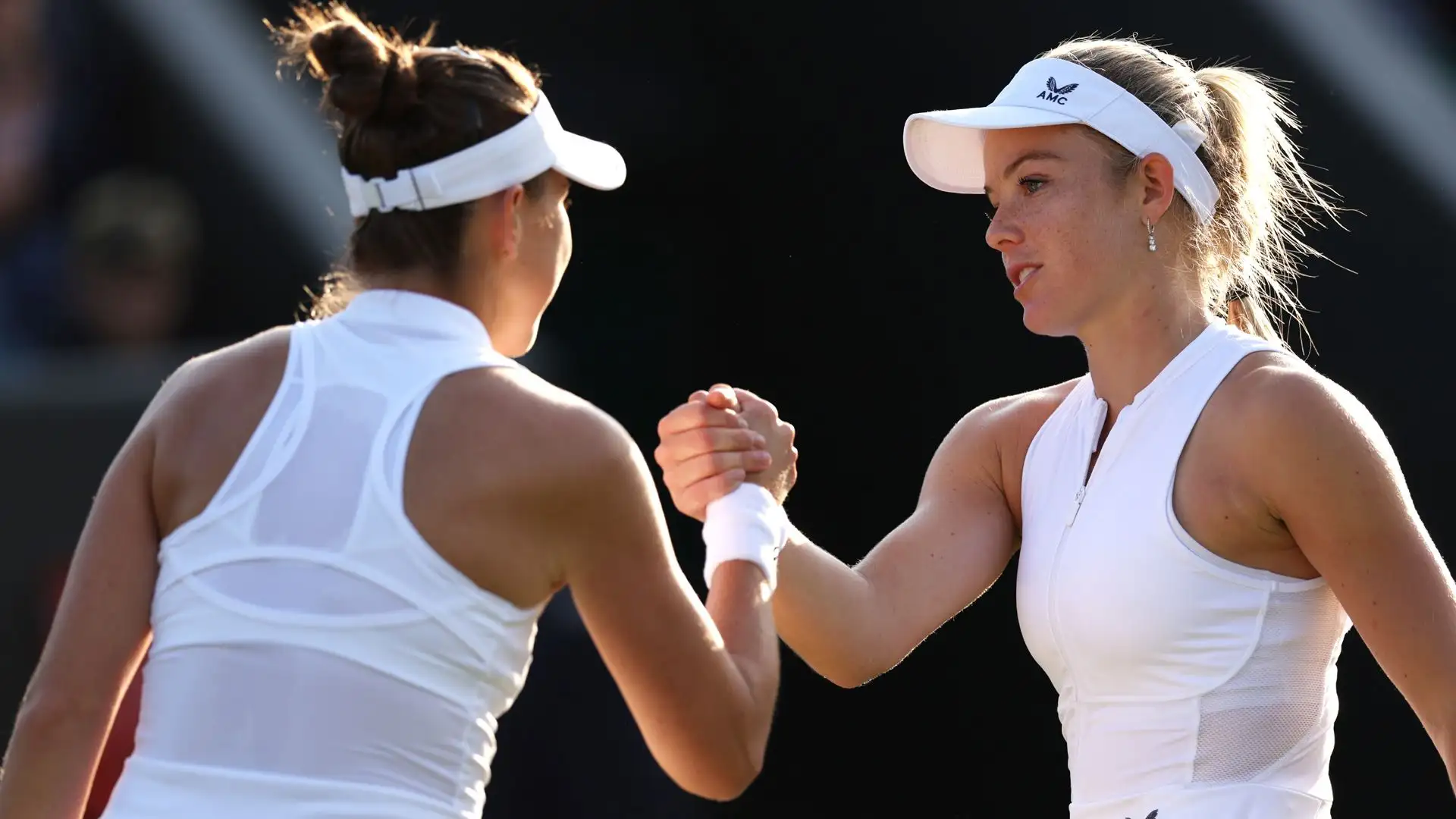 Bencic e Swan si salutano a fine match