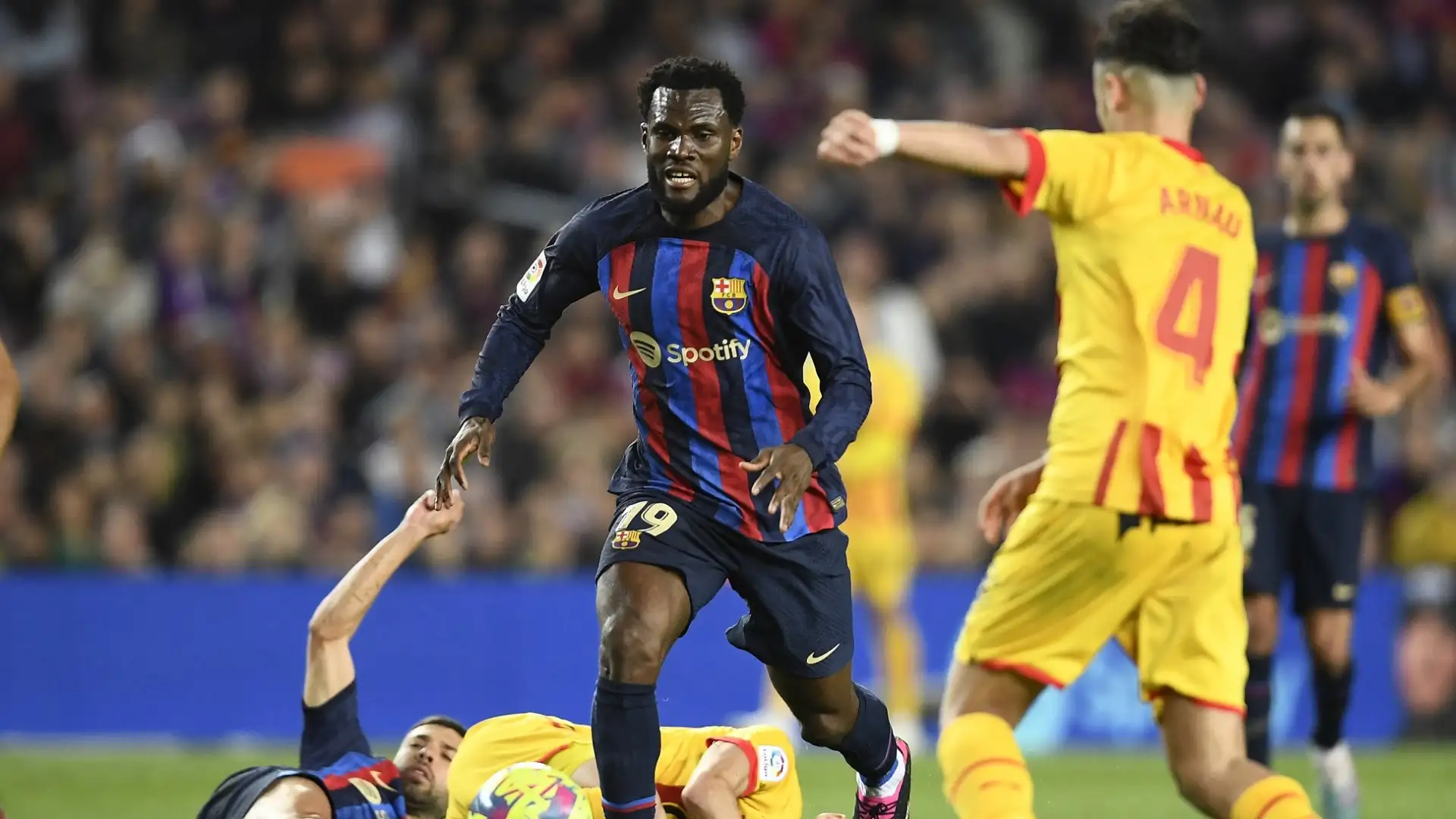 In entrata il nome più caldo è ora quello di Frank Kessie: il Barcellona lo valuta 30 milioni di euro, i bianconeri lavorano ad un prestito con diritto di riscatto