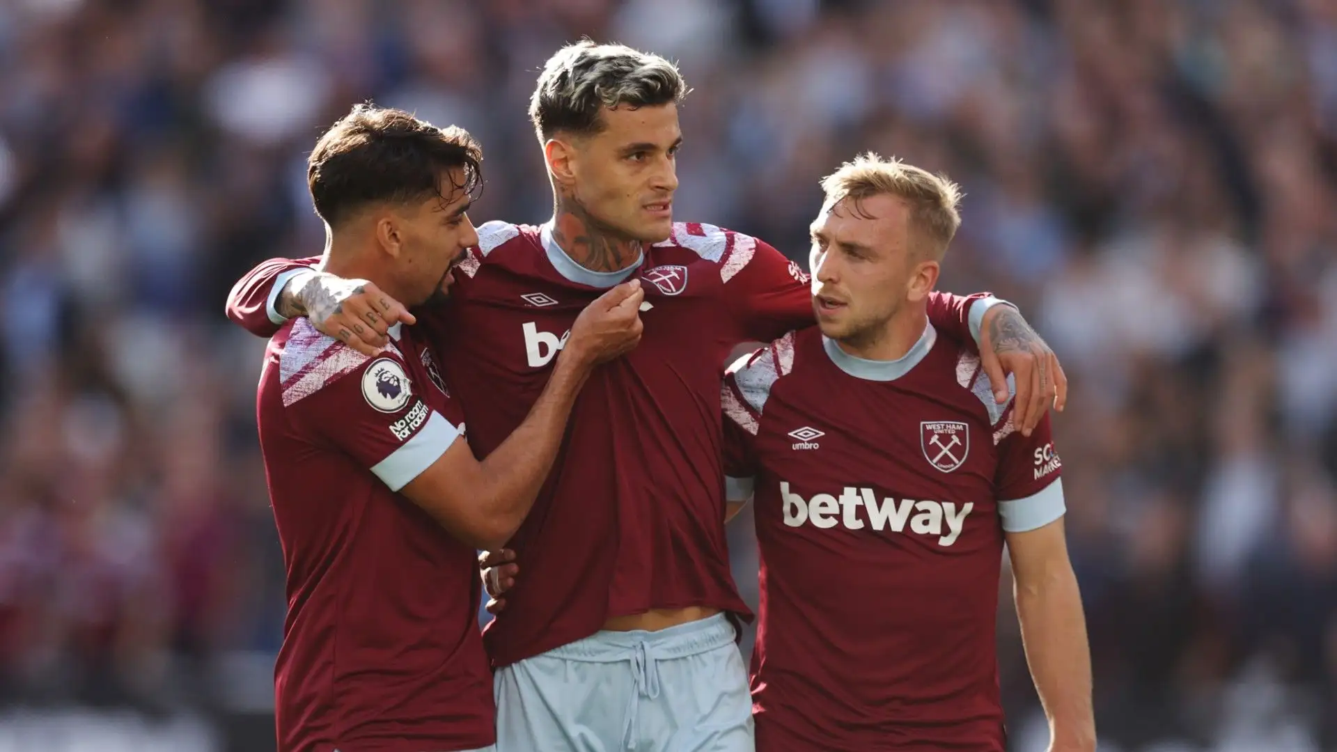 Scamacca preferirebbe trasferirsi alla Roma ma non è ancora stata trovata un'intesa tra i giallorossi e il West Ham
