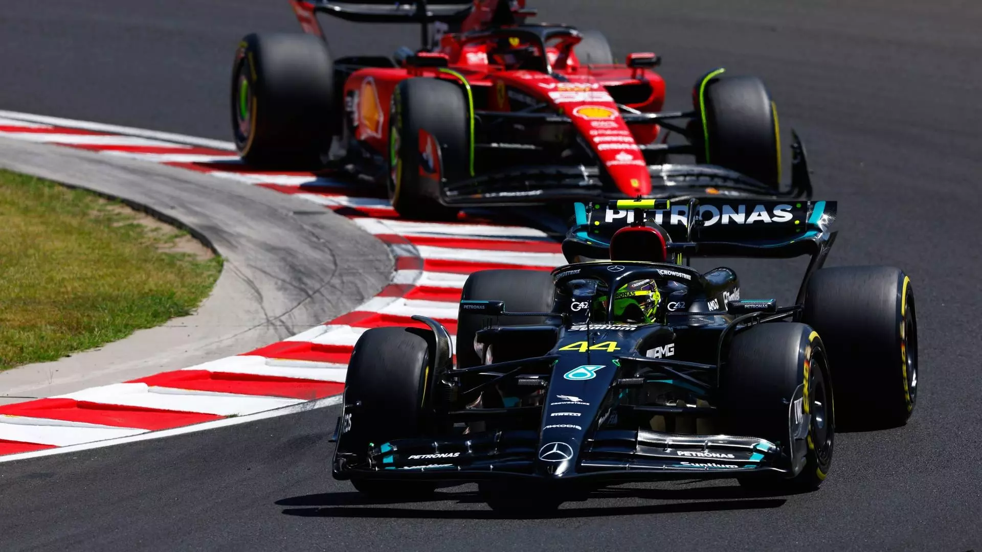 F1, Gp Ungheria: Hamilton beffa Verstappen nelle ultime libere. Leclerc settimo