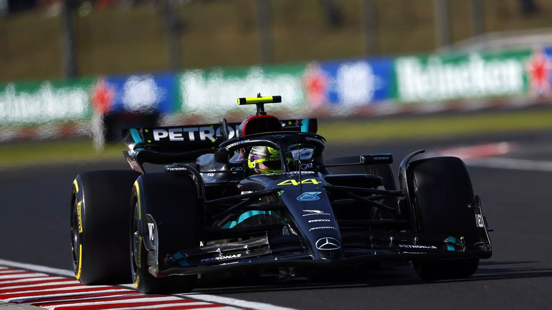 Qualifiche GP d’Ungheria: Lewis Hamilton beffa Max Verstappen per 3 millesimi