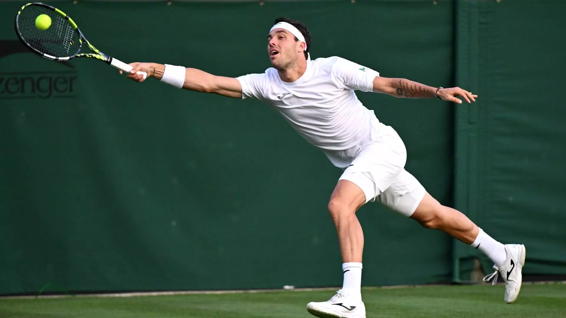 Wimbledon: Cecchinato dura solo un set, Jarry va al secondo turno