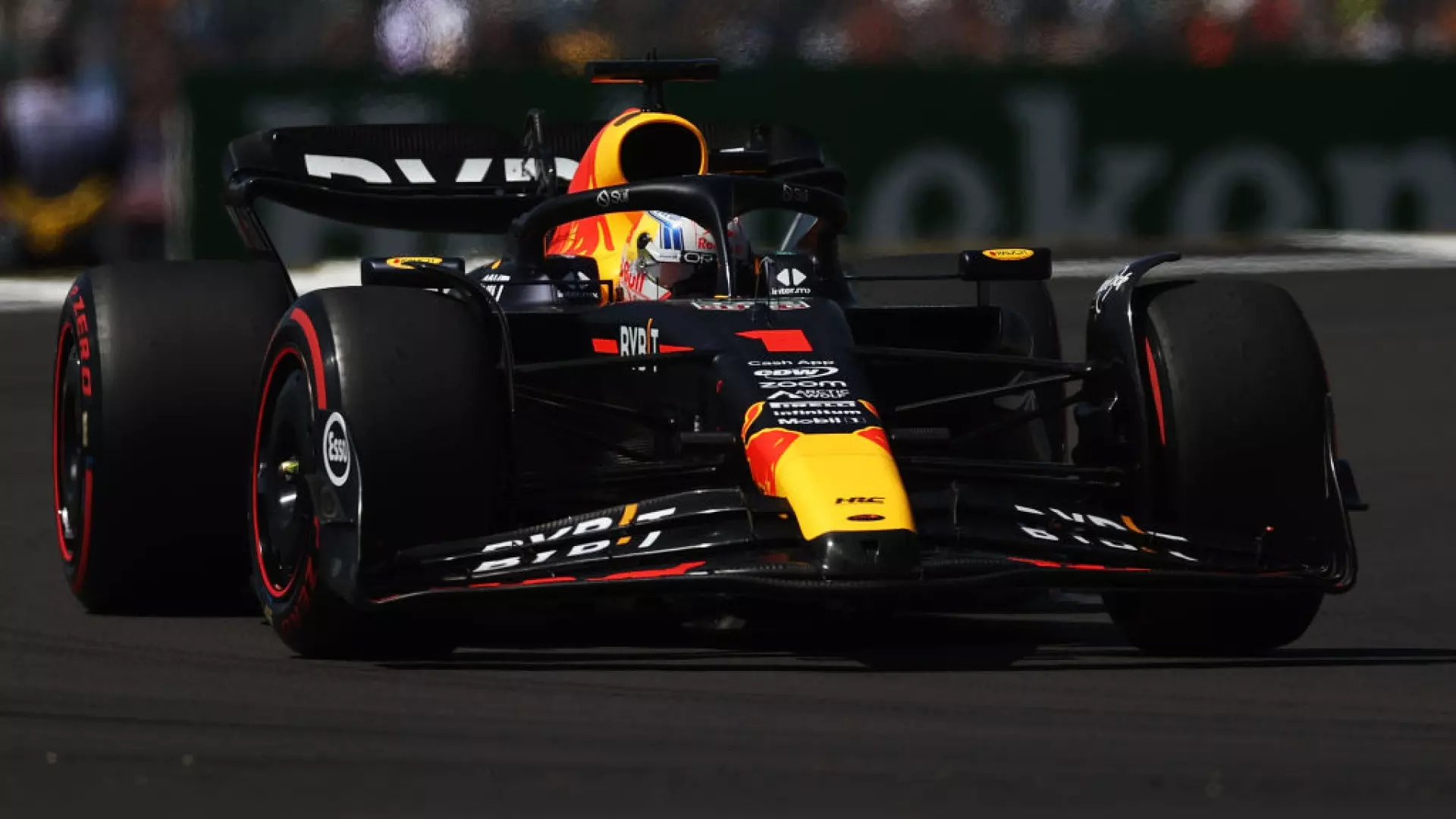 F1, Gp Silverstone: Max Verstappen si prende anche le FP2, problemi per Charles Leclerc
