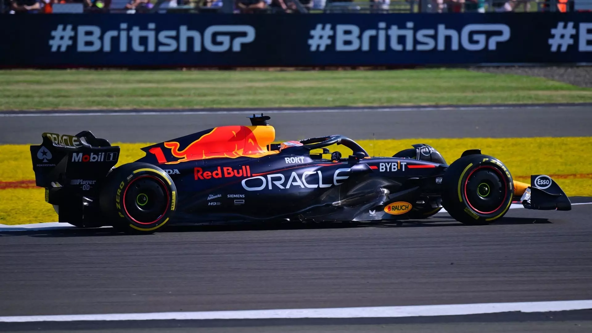 F1, Max Verstappen e Sergio Perez soddisfatti dopo le libere di Silverstone