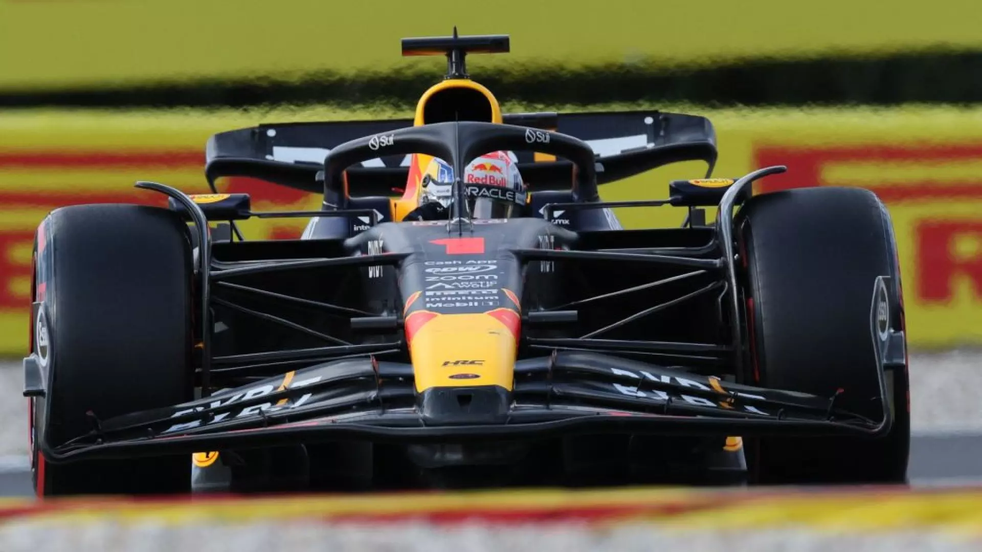 F1, pole di Verstappen a Spa, ma c’è la penalità: Charles Leclerc in prima fila