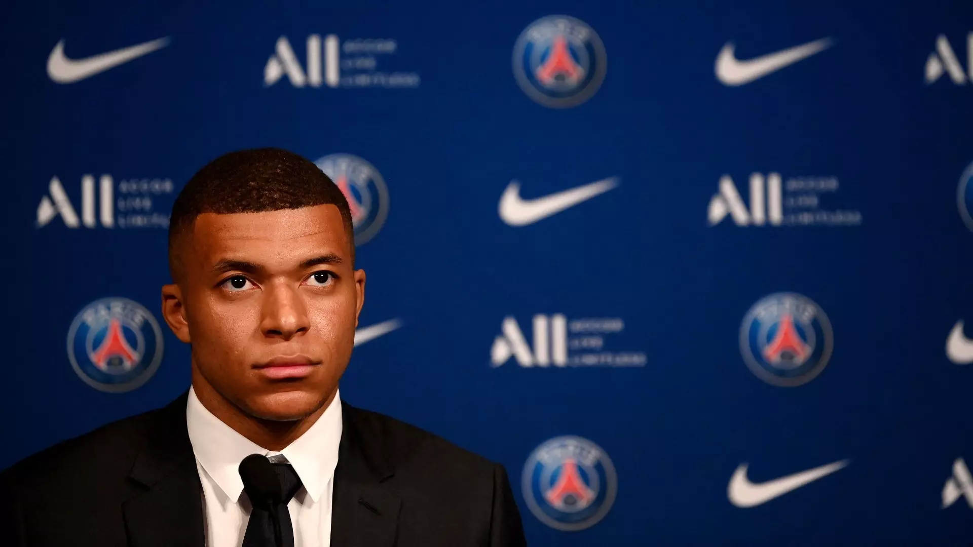 Salta la sfida tra Cristiano Ronaldo e Kylian Mbappé: tifosi irritati