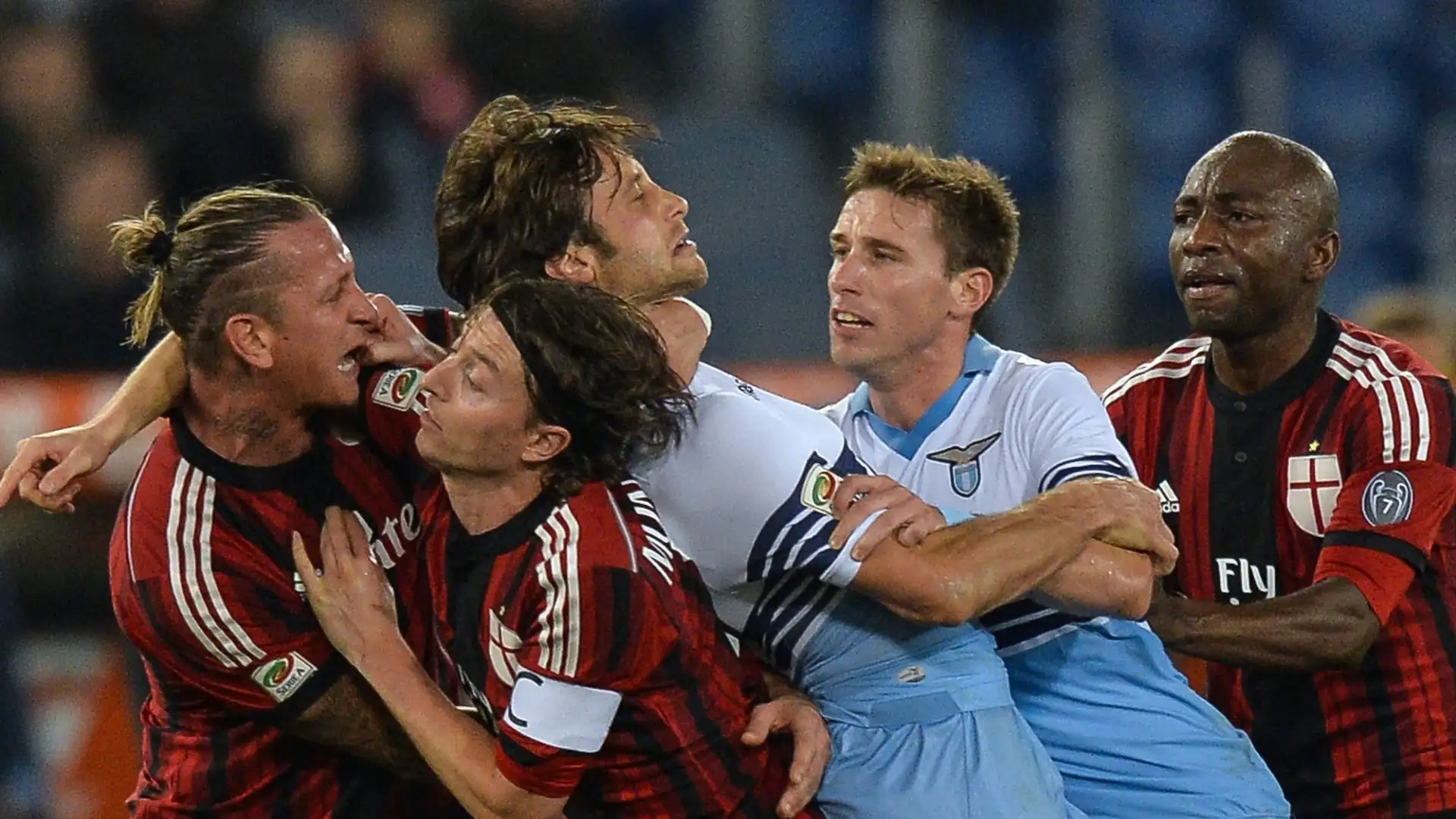 Mexes vs Mauri in Lazio-Milan del 2015: il difensore francese, già espulso, si scatena dopo qualche parola di troppo da parte del biancoceleste