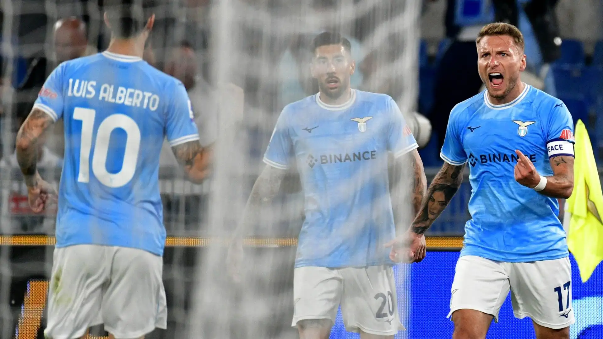 Si parla di un'offerta clamorosa recapitata al calciatore: 35 milioni di euro in due anni
