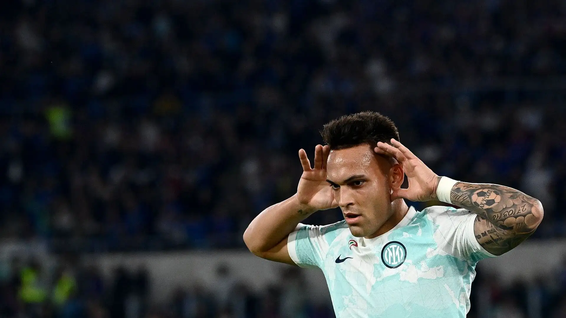 Nel 2021 ha rinnovato il contratto con l'Inter fino al 2026
