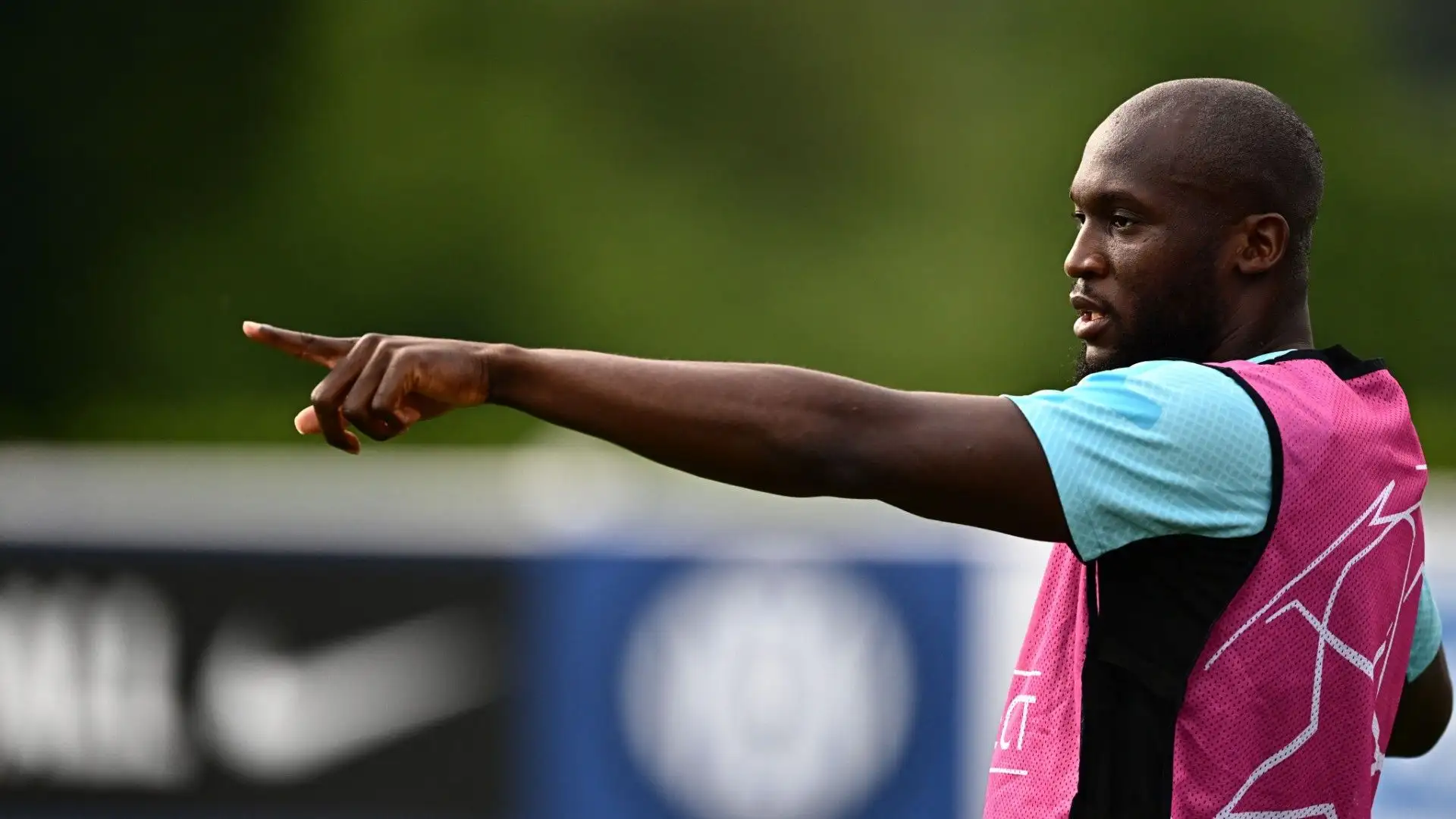 Tantissimi supporters juventini hanno intonato cori fuori dal JMedical: "Noi Lukaku non lo vogliamo" il più gettonato
