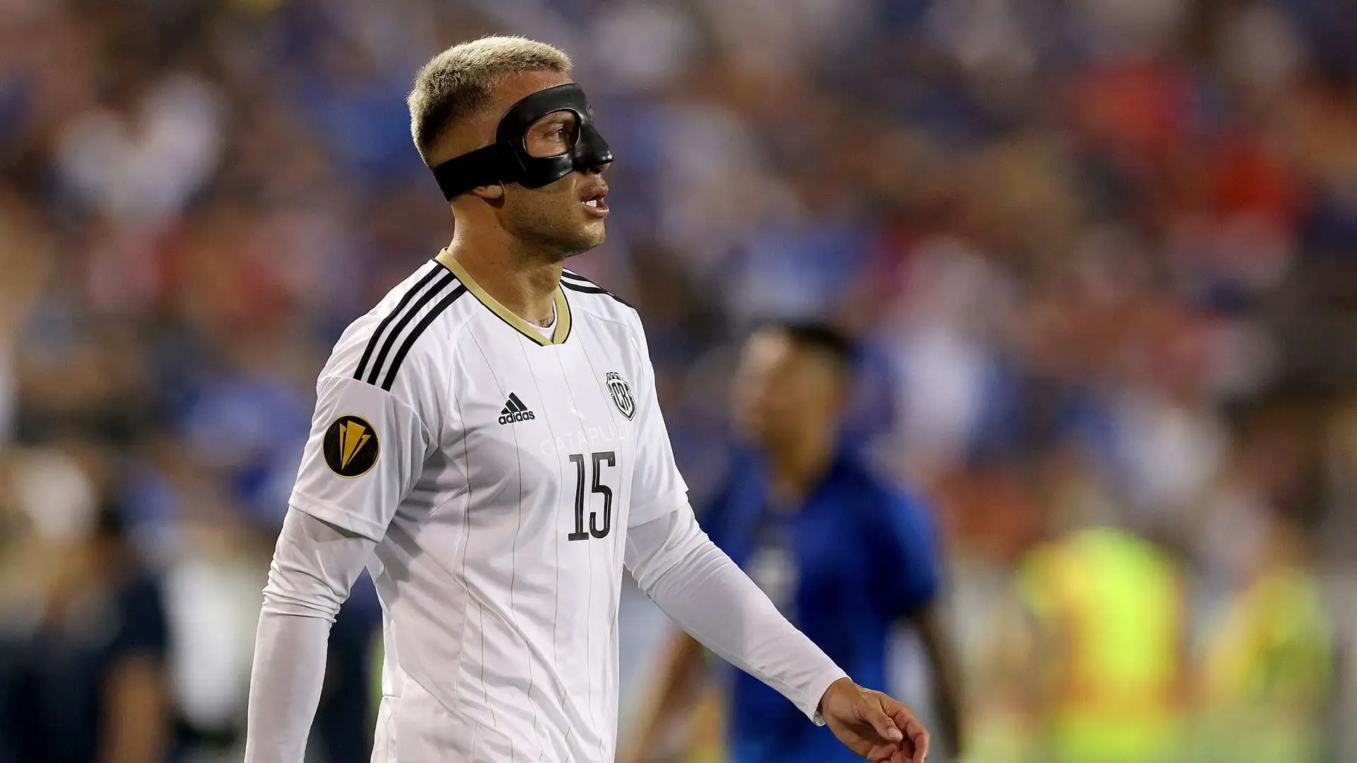 Il costaricense Francisco Calvo ha giocato con una maschera protettiva