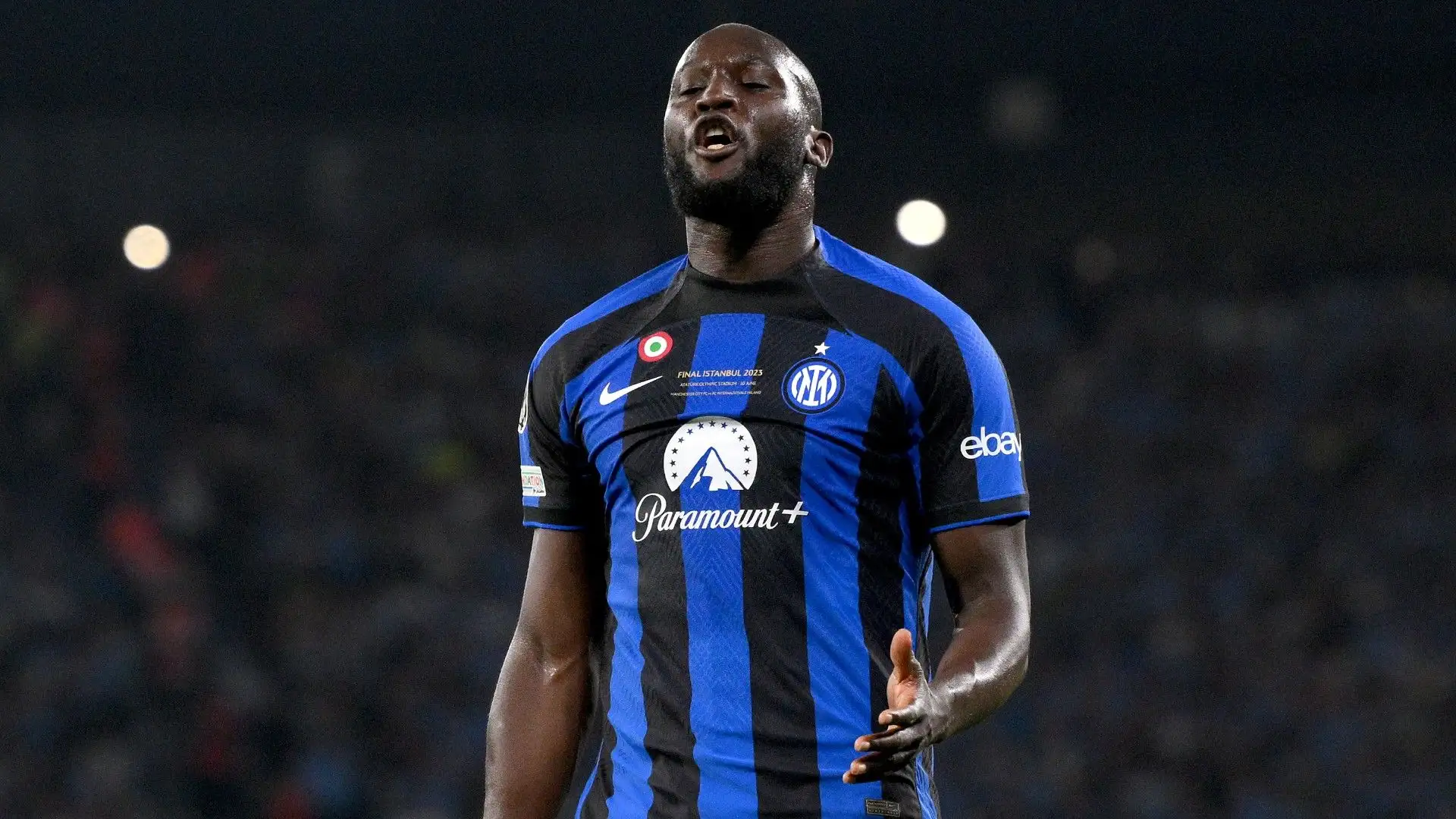 Sui social i tifosi bianconeri sono divisi: c'è chi vorrebbe continuare con Vlahovic e chi invece punta su Romelu Lukaku

