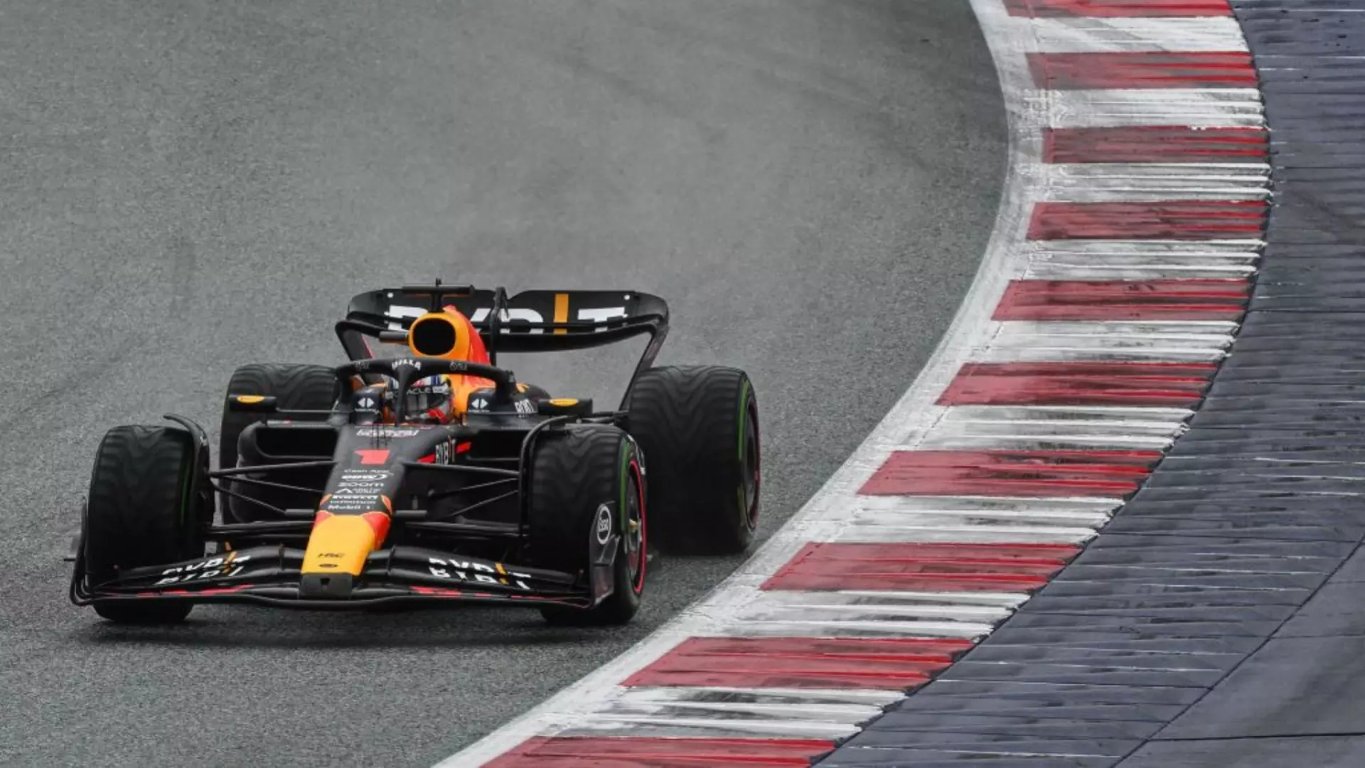 F1, Gp Austria, Max Verstappen domina la Sprint Race: primo podio per Carlos Sainz