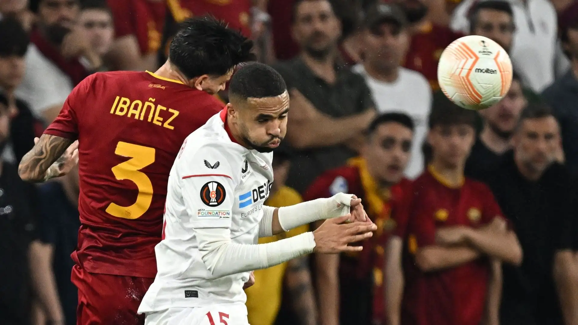 En-Nesyri non è un bomber puro ma lavora molto per la squadra
