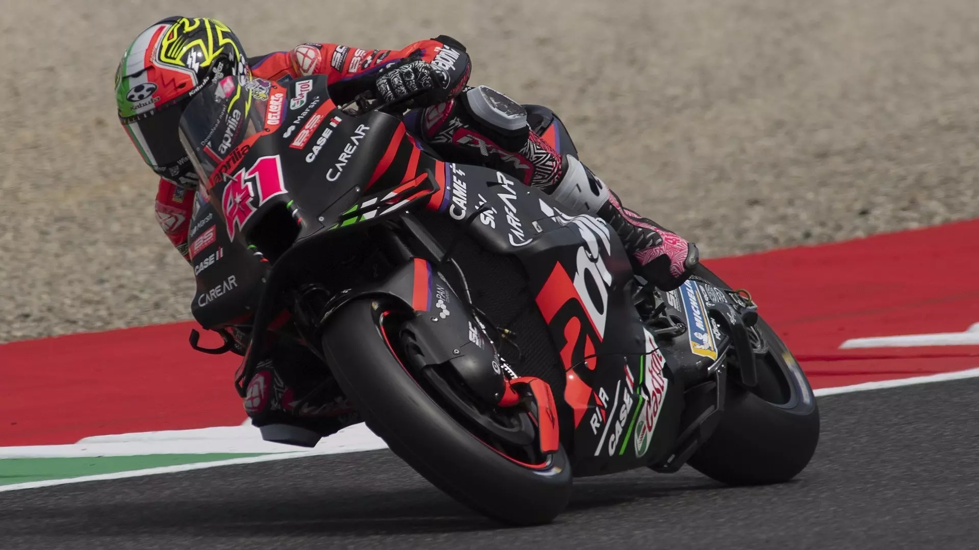 Aleix Espargaro e l’Aprilia trionfano a Silverstone, beffato Pecco Bagnaia