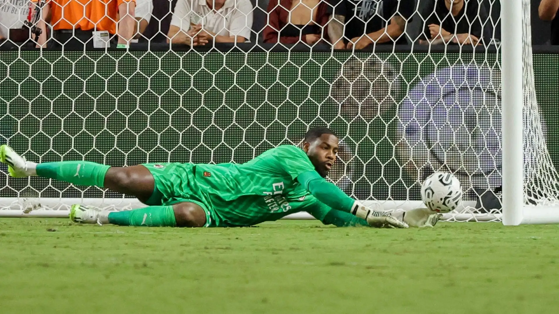 Il Milan vuole prolungare il contratto fino al 2028, raddoppiando lo stipendio