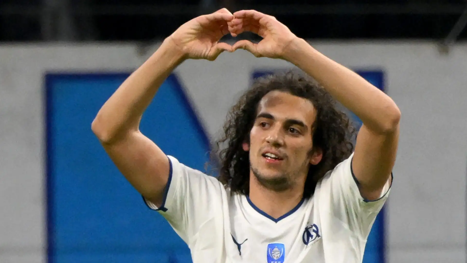 Il calciatore ha un contratto con la società francese fino al 2025 e per ora non ha ancora avviato i colloqui per il rinnovo
