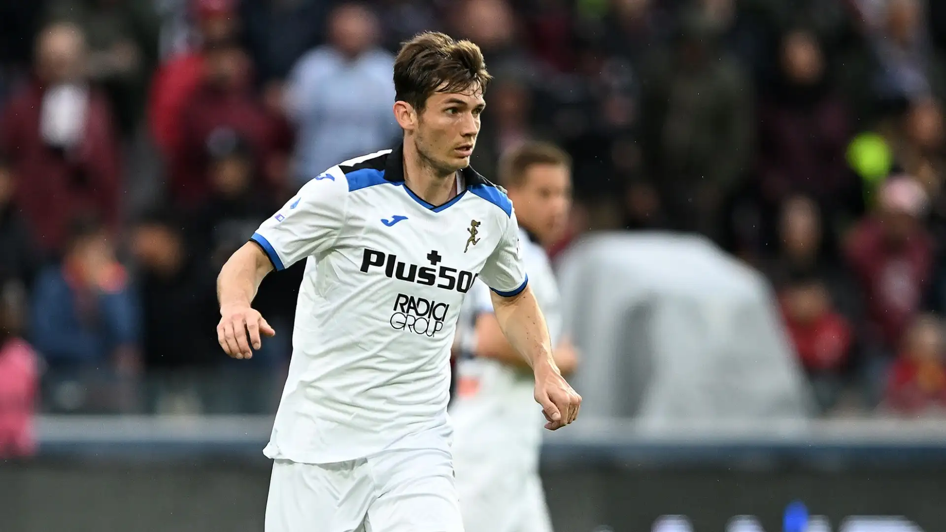 Anche il centrocampista dell'Atalanta De Roon è stato accostato ai rossoneri, ma difficilmente i bergamaschi lo lasceranno andare
