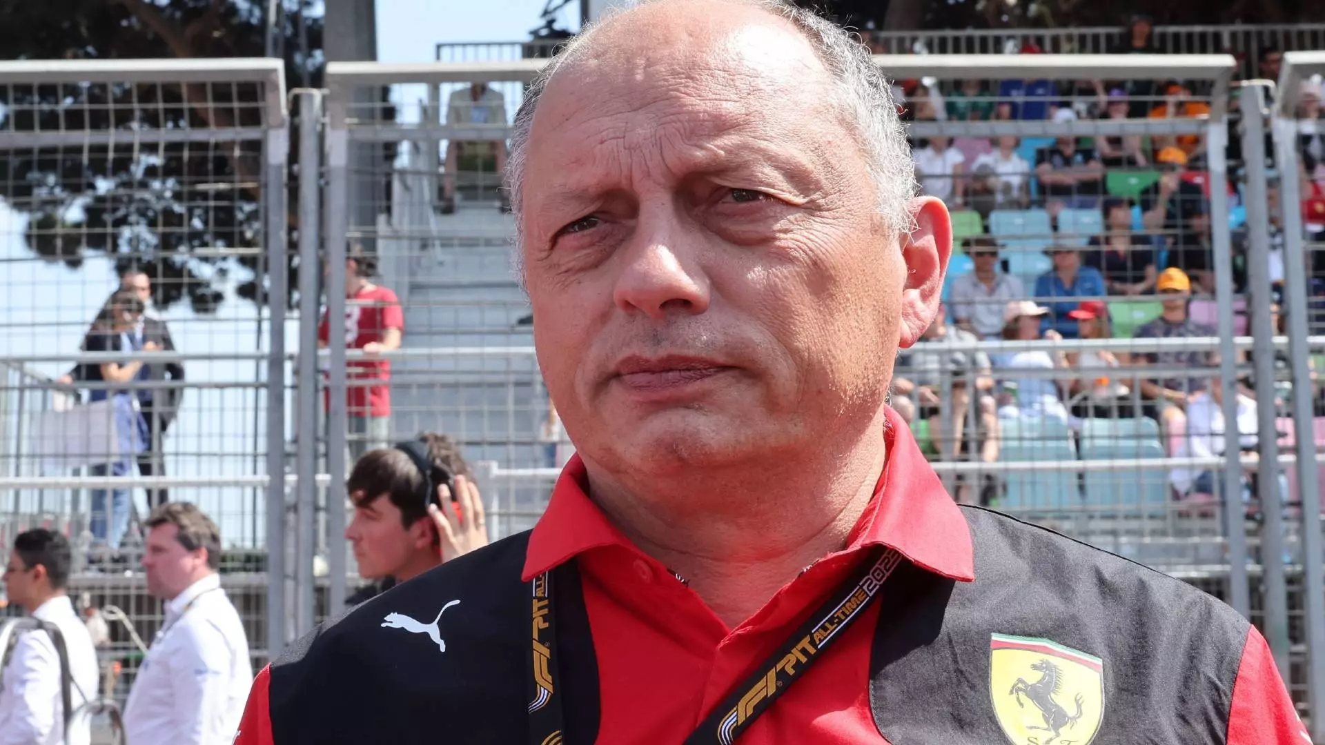 Ferrari lenta ai box, Frederic Vasseur minimizza: “Scelta tardiva, ma giusta”