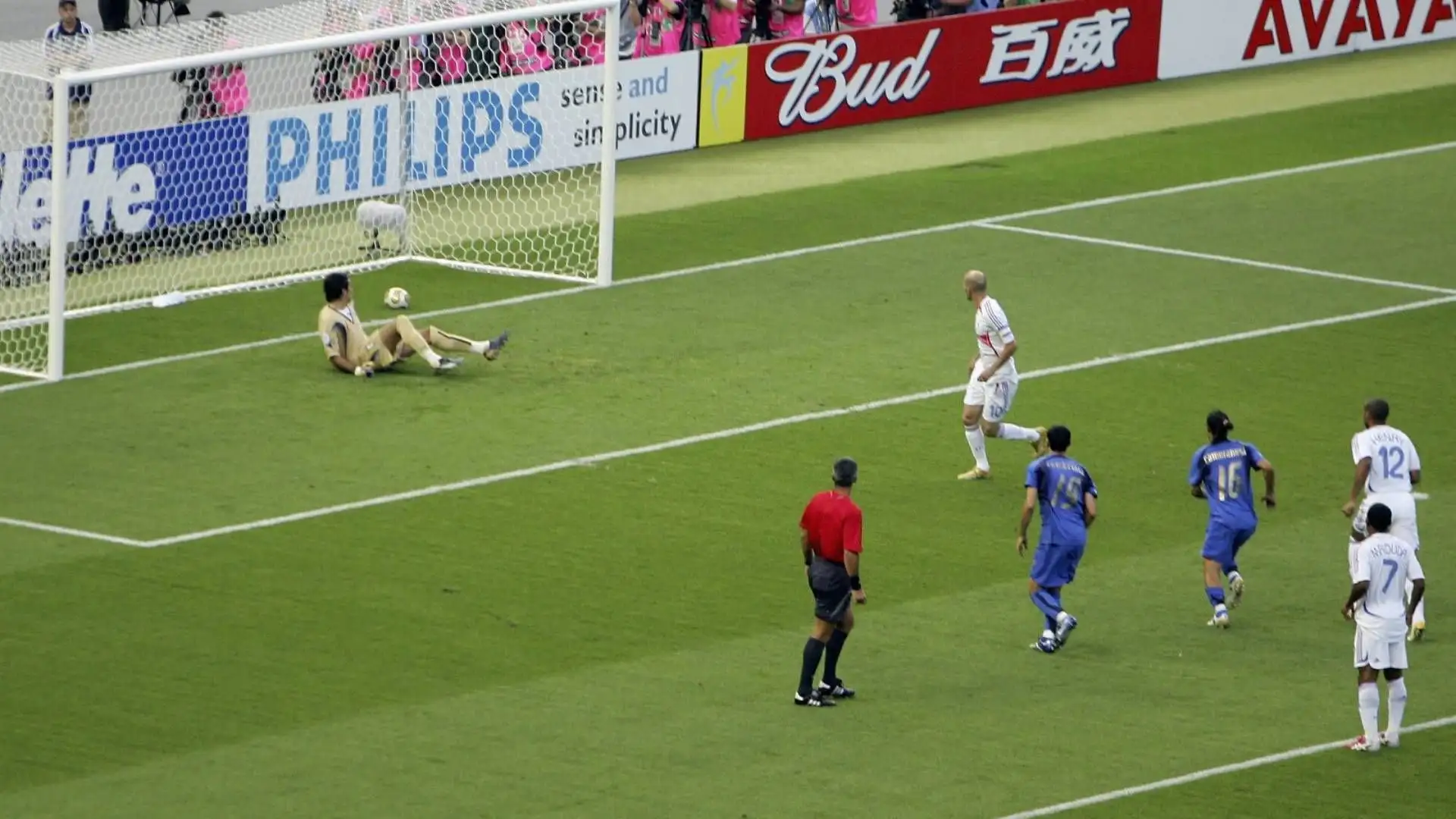 Quello di Zidane nella finale con la Francia è l'unico gol subito da Buffon in tutto il Mondiale del 2006, oltre all'autorete del suo compagno di squadra Zaccardo nel match ai gironi con gli USA